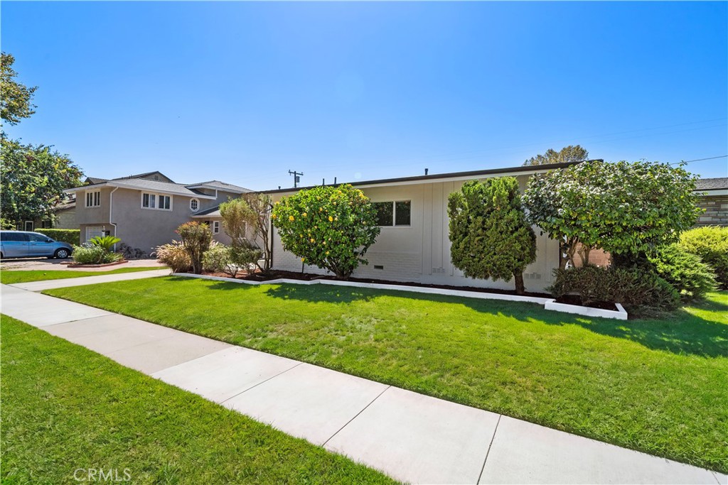 2929 N Studebaker
