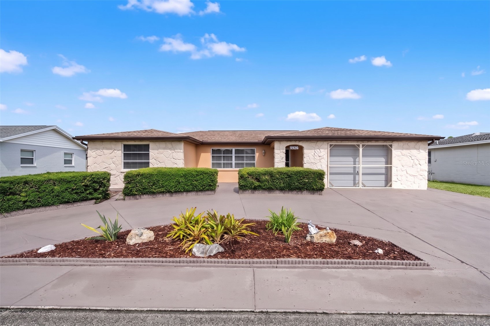 9926 LAKESIDE LANE