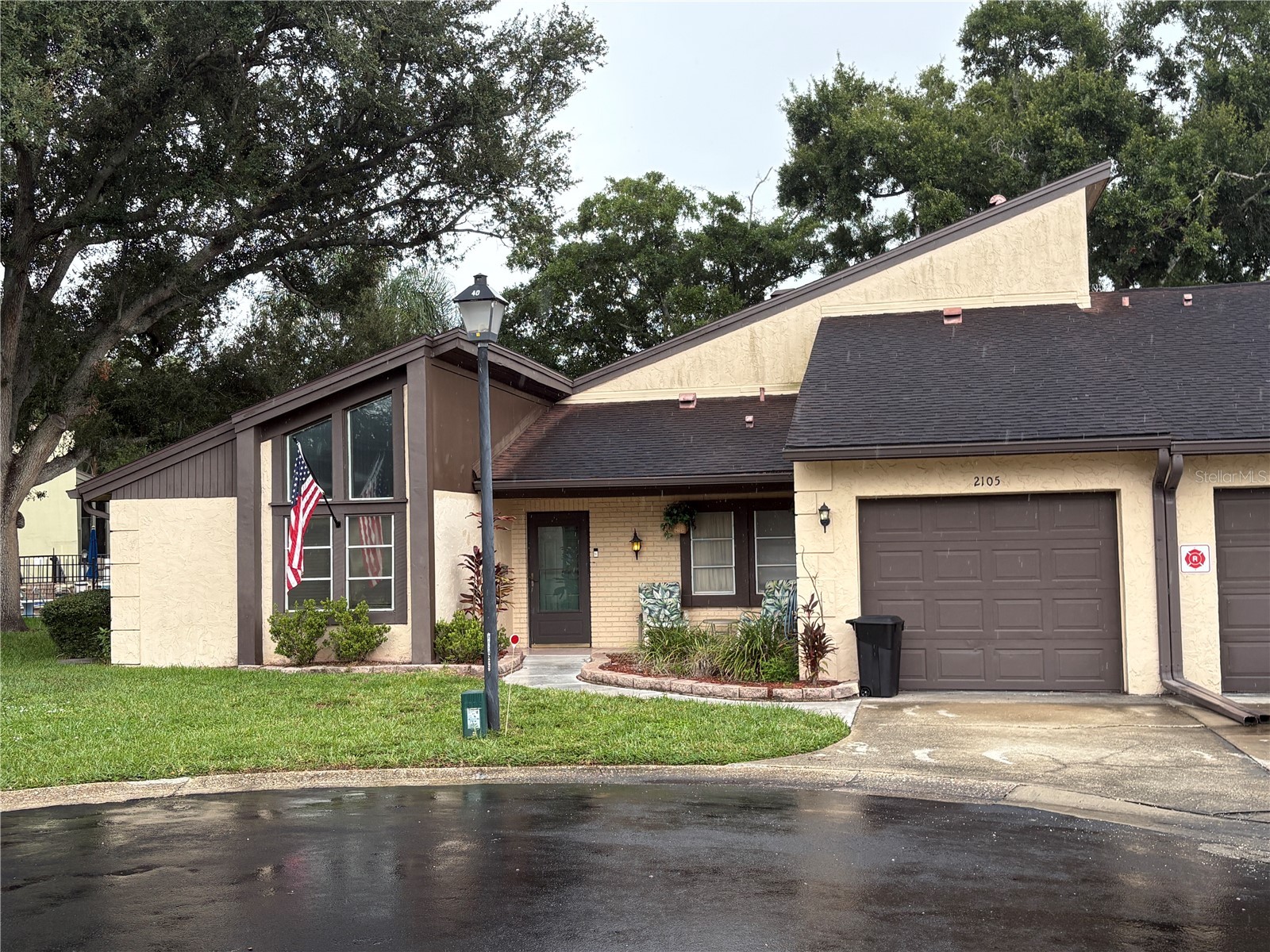2101 SUNSET POINT ROAD 2105