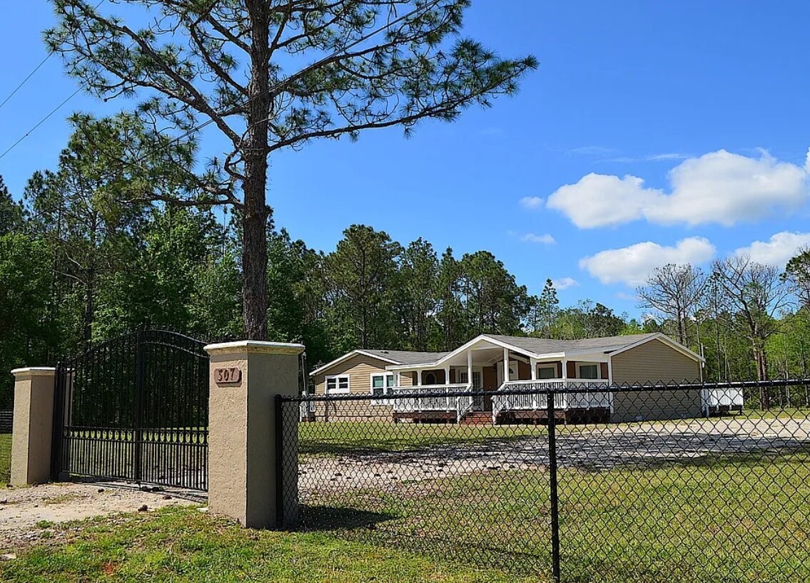 307 COUNTRY WORLD DRIVE W