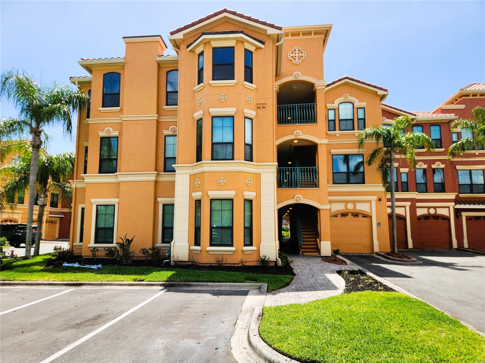 2733 VIA CIPRIANI 810A