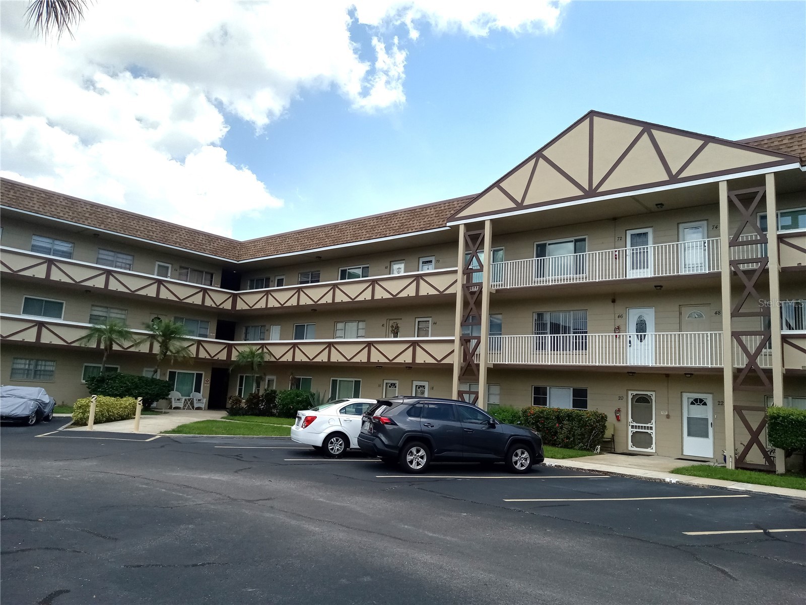 2464 AUSTRALIA WAY E 14