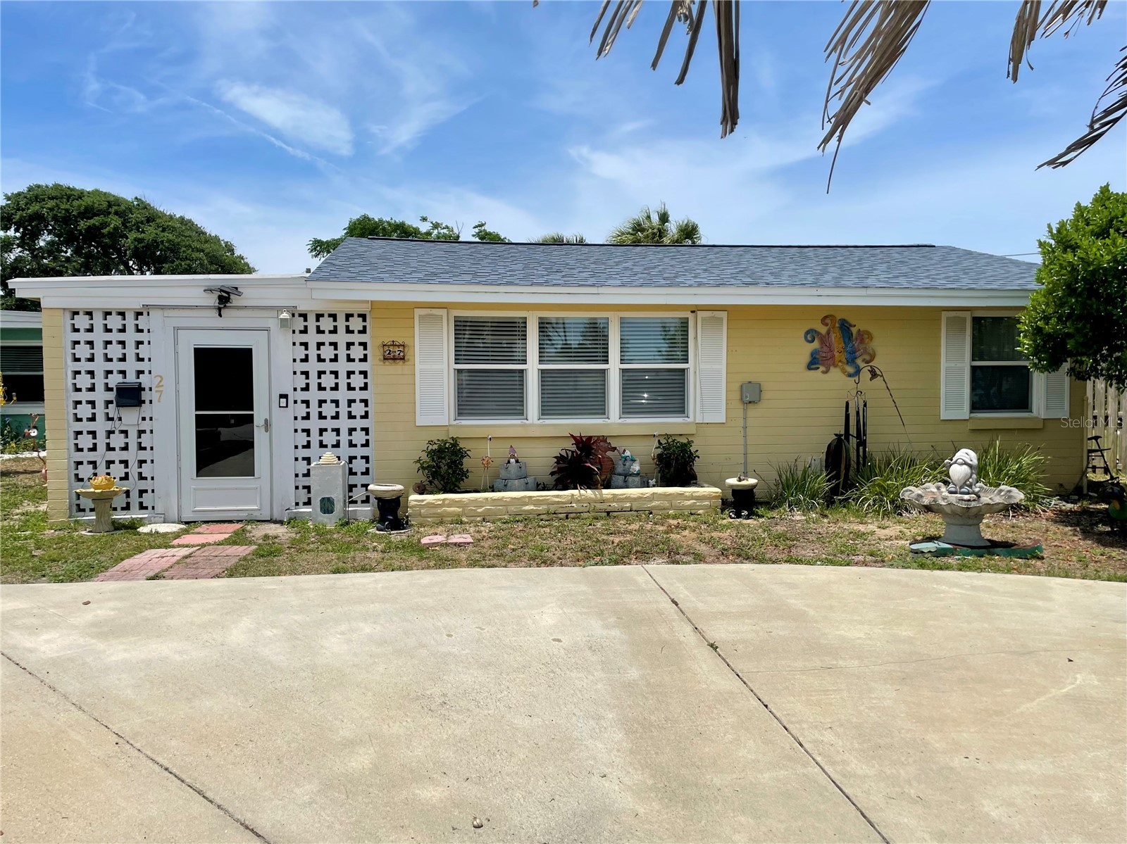 27 ALAMANDA DRIVE