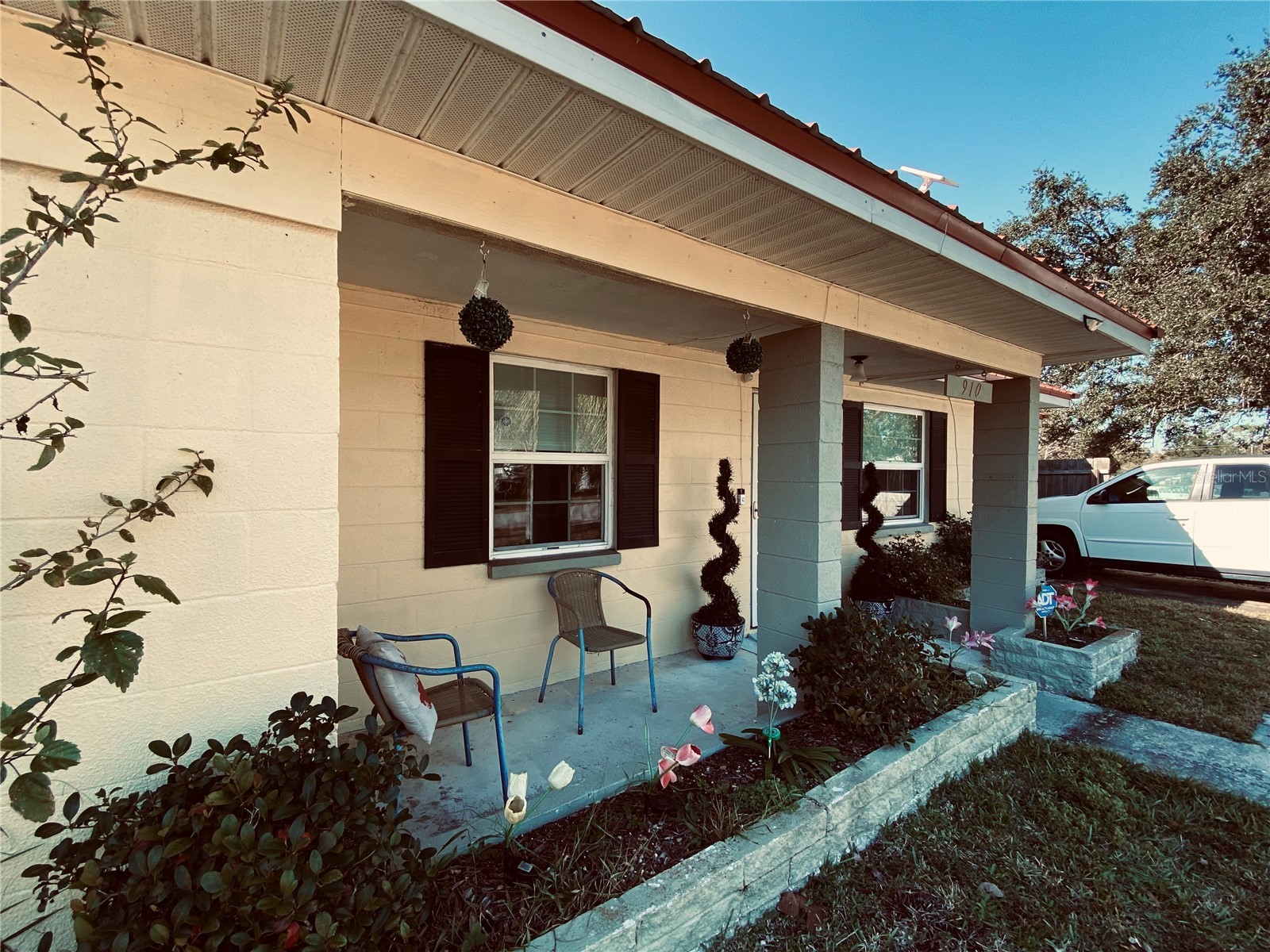 910 LAKE AVENUE
