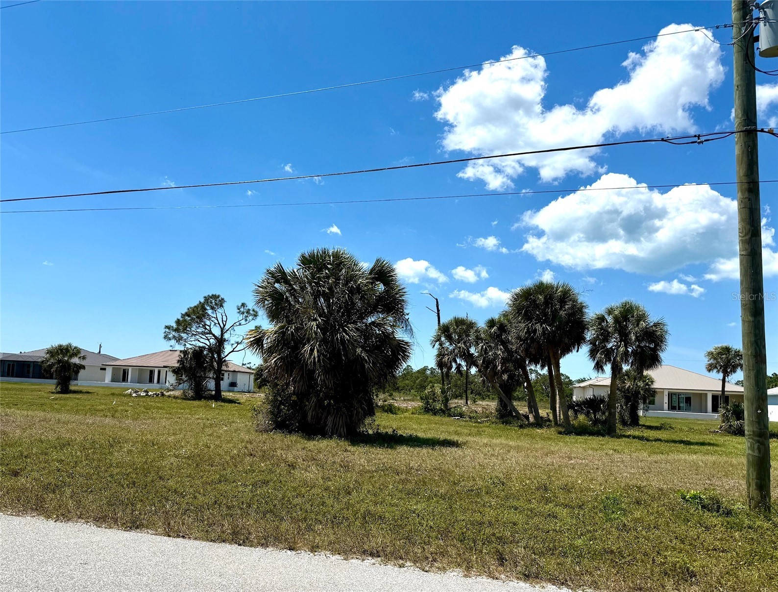 241 W PINE VALLEY LANE