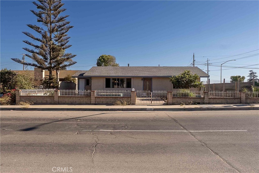 1142 W Donovan