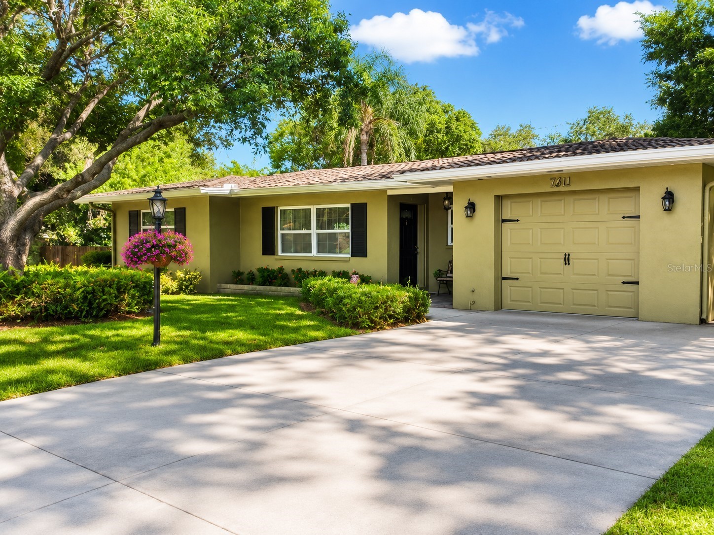 1637 WHITEWOOD DRIVE