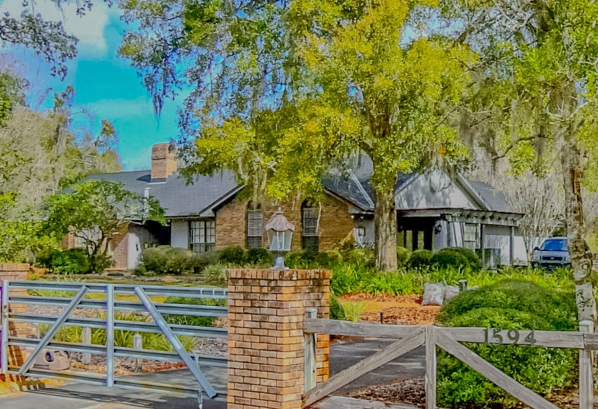 1594 VAN HERCKE LANE