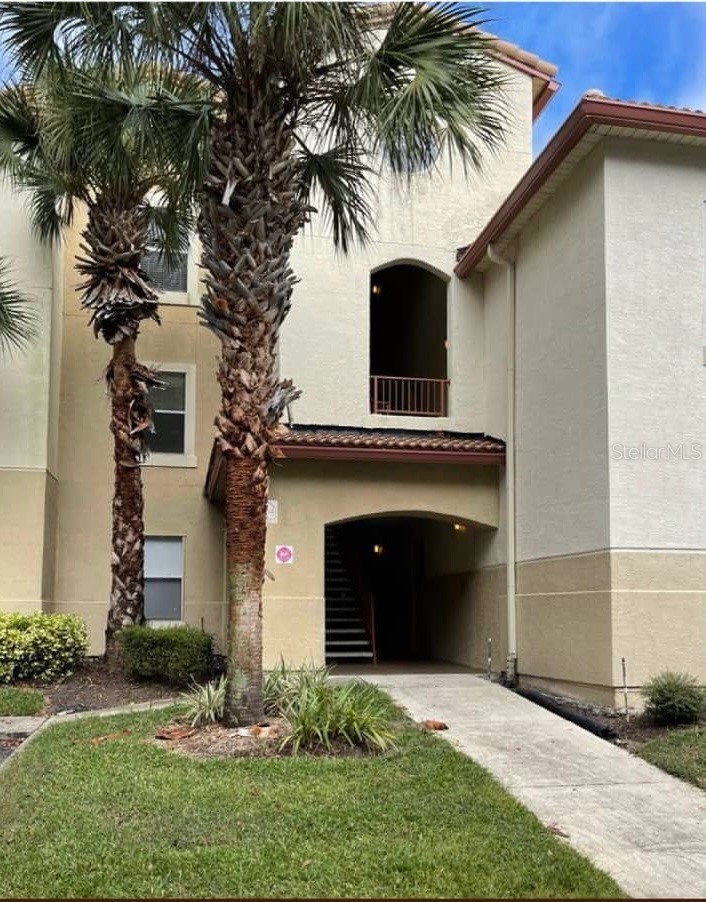 824 CAMARGO WAY 106