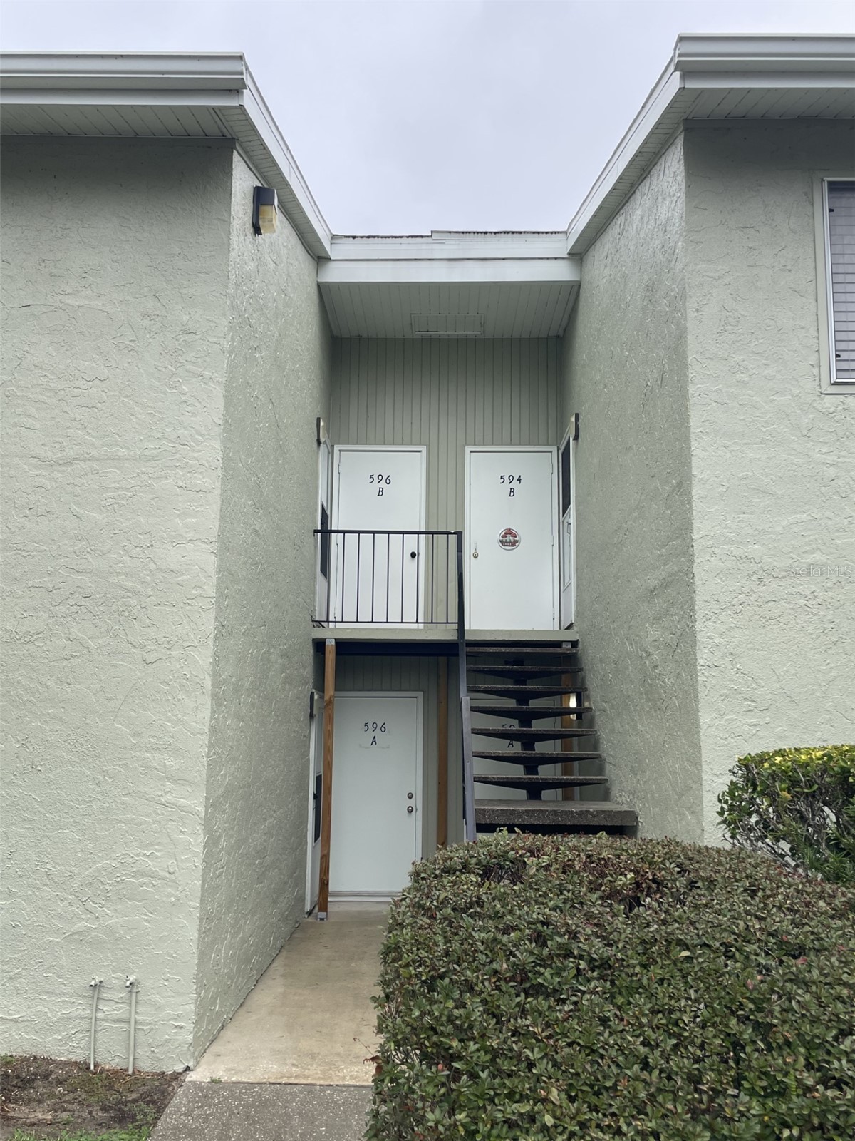 596 BAHIA CIRCLE B