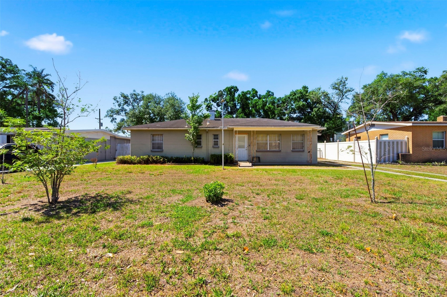 1712 W FERRIS AVENUE