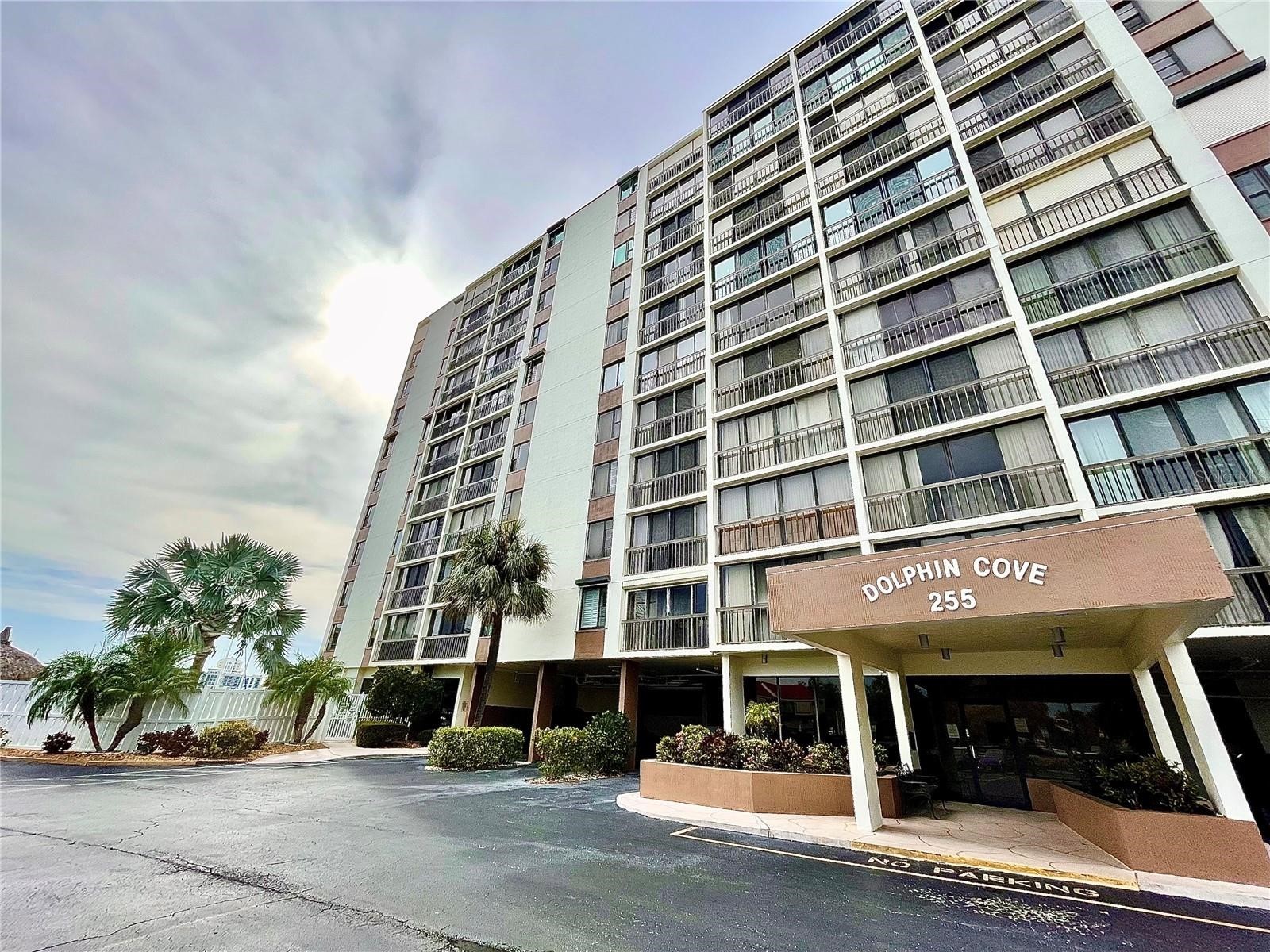 255 DOLPHIN POINT 809