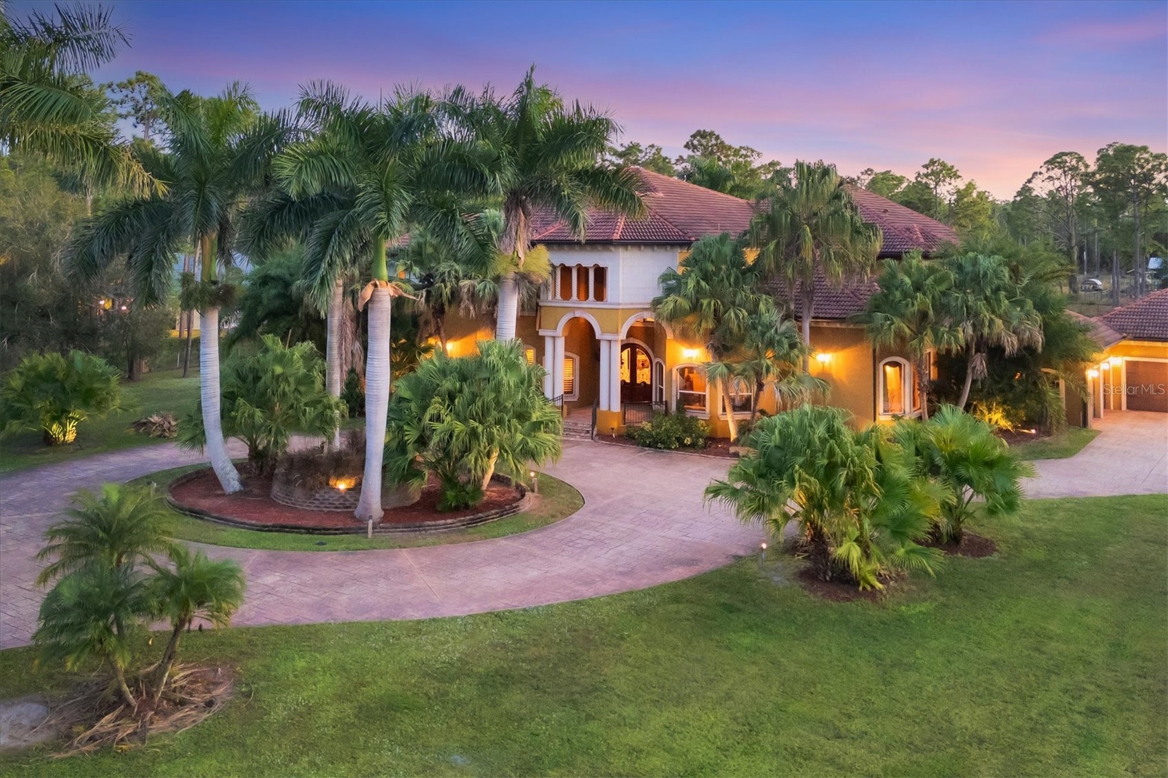 3657 TROPICAIRE BOULEVARD