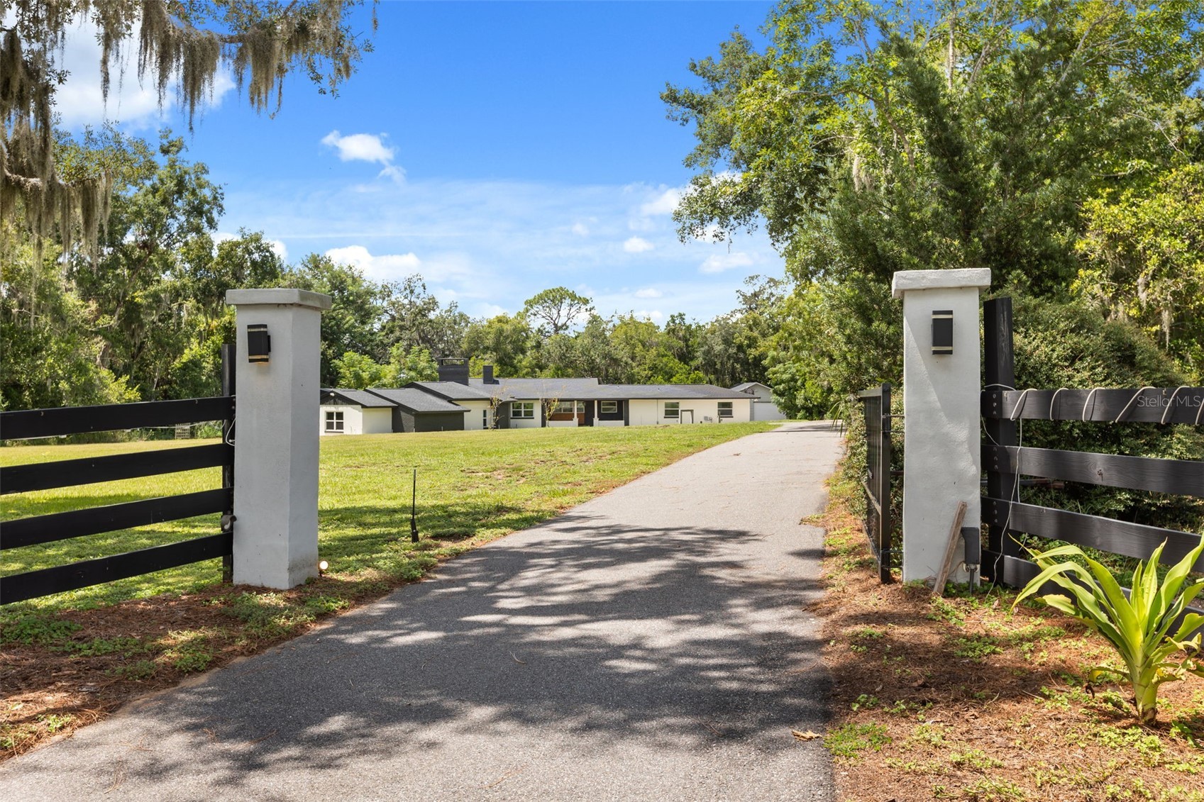 1602 COUNTRY CLUB ROAD