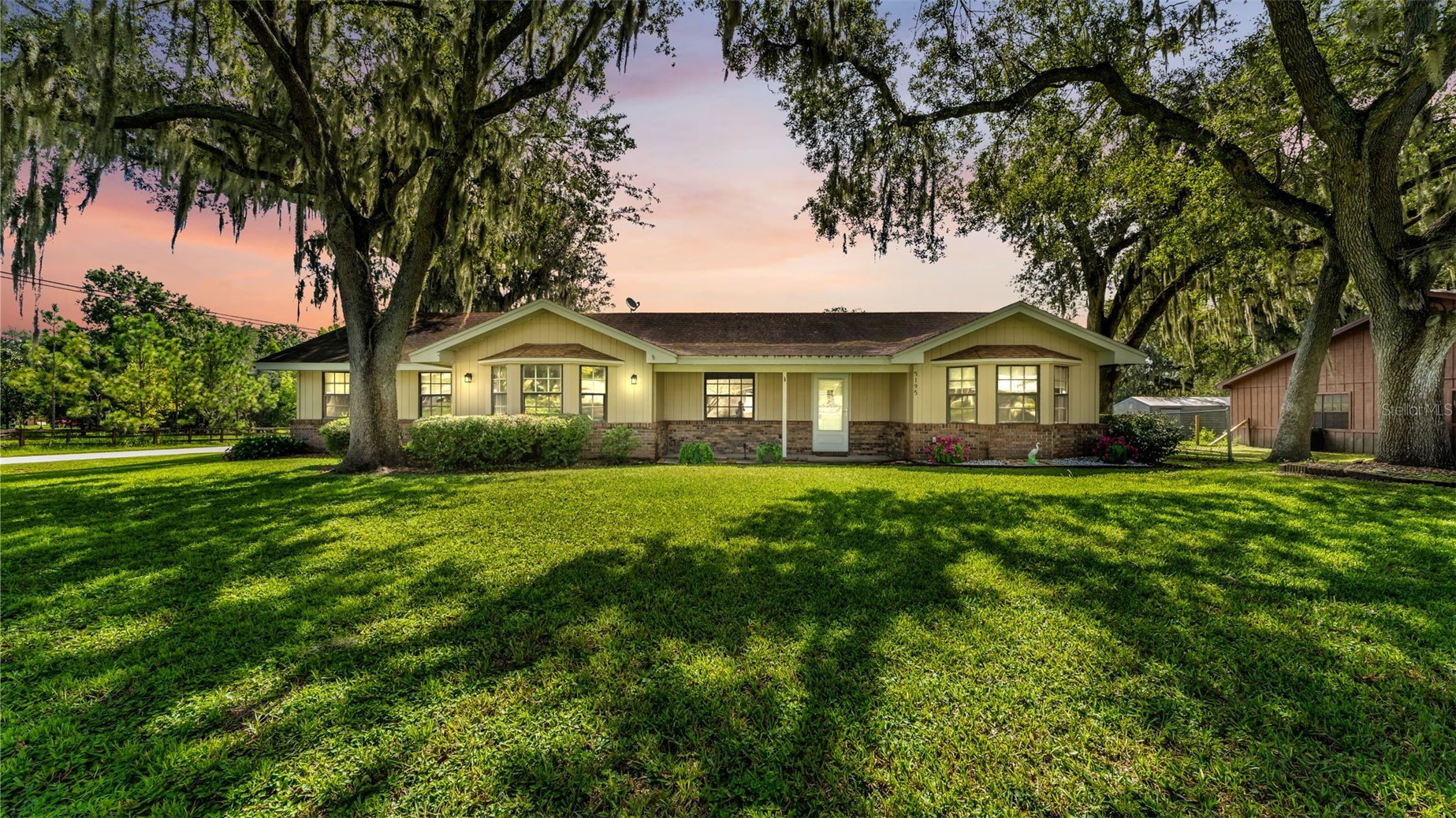 5195 OAKWOOD TRAIL