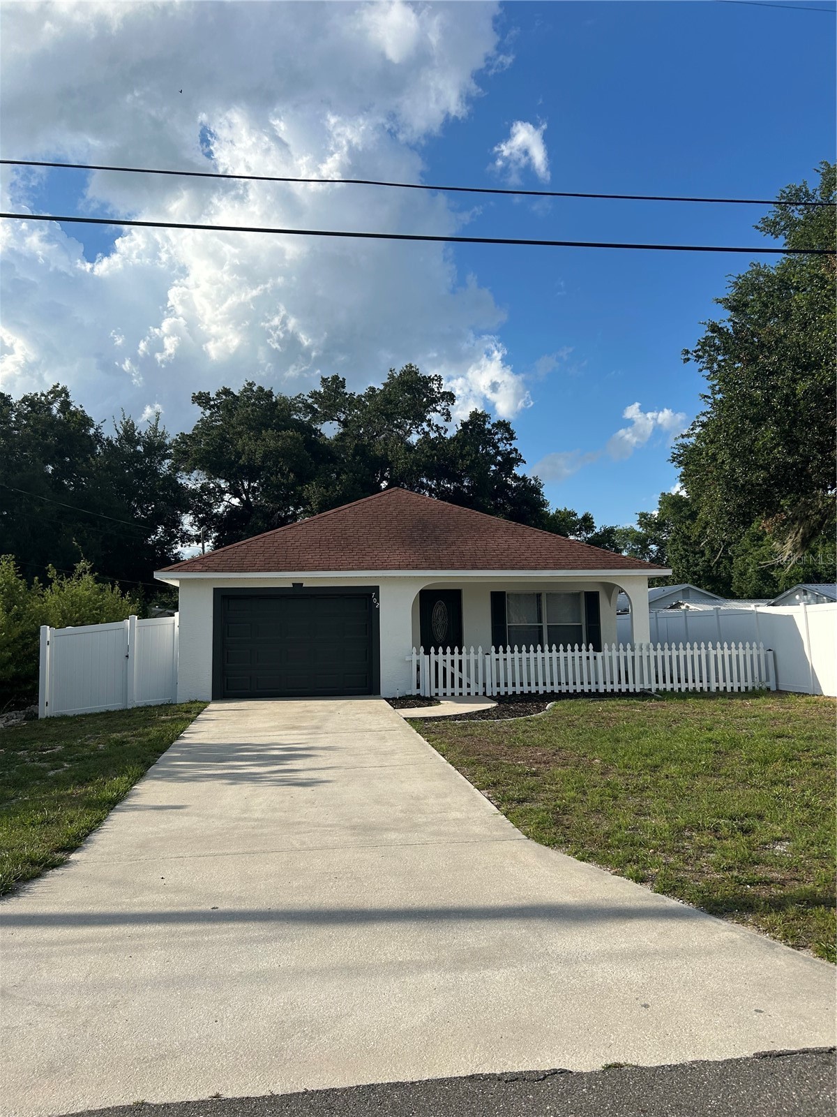 702 LEMON AVE