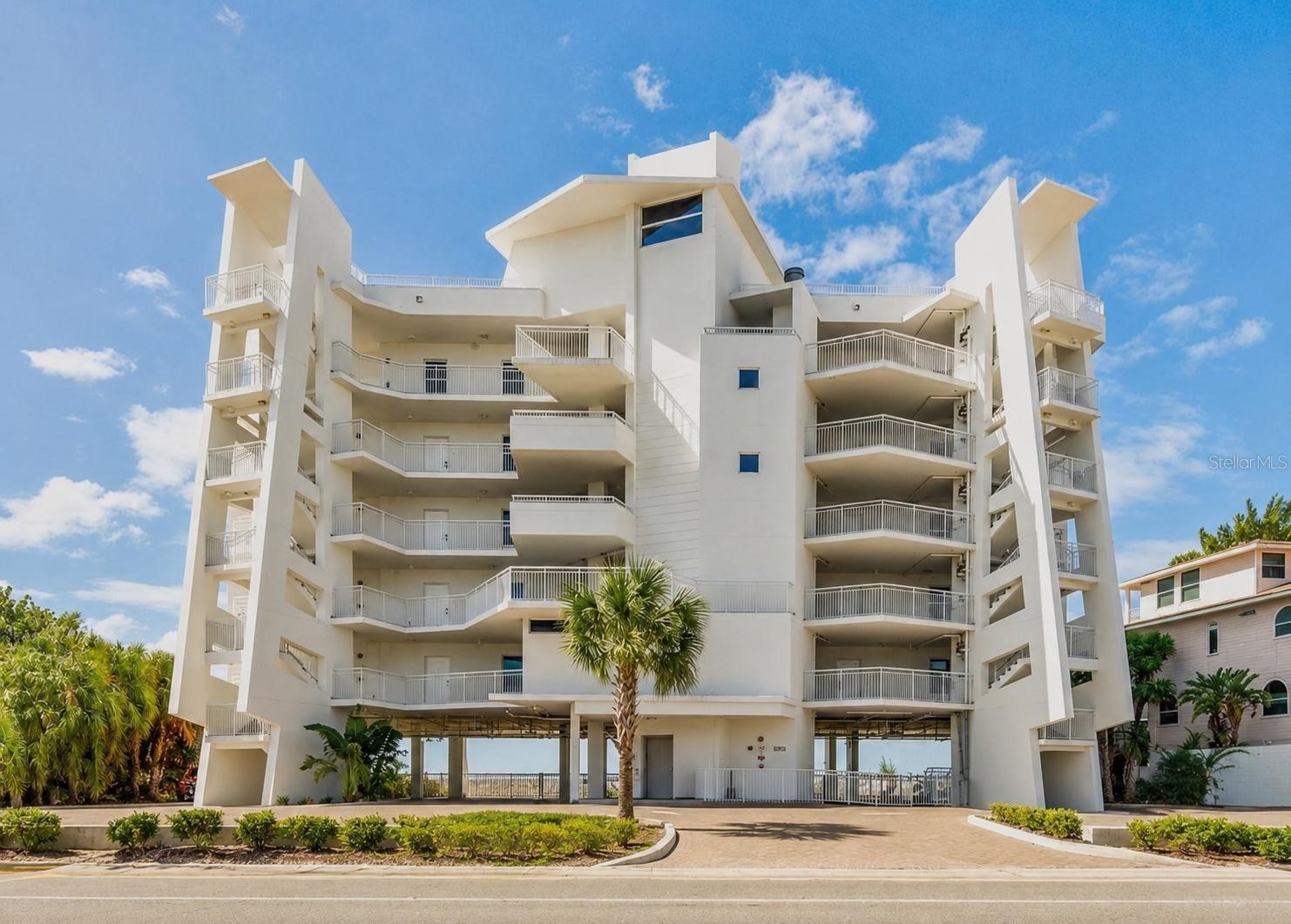 10116 GULF BOULEVARD 405W
