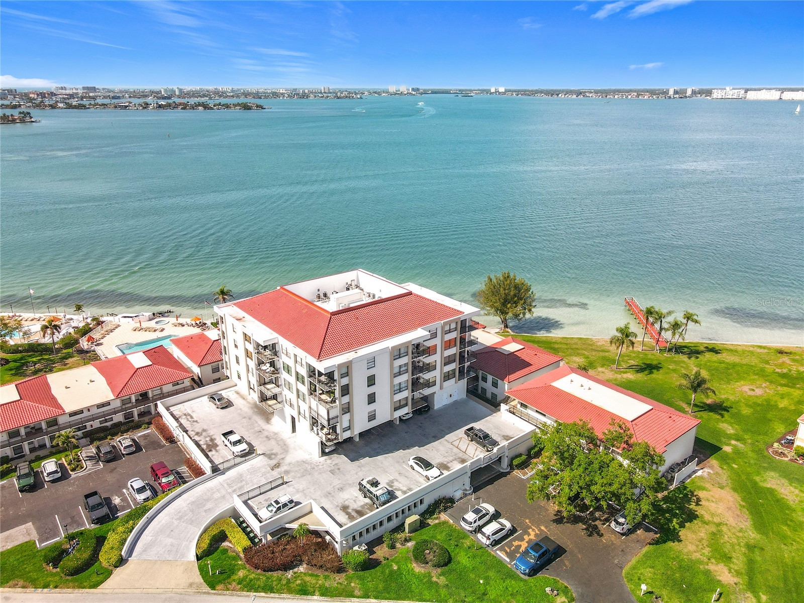 6211 SUN BOULEVARD 211