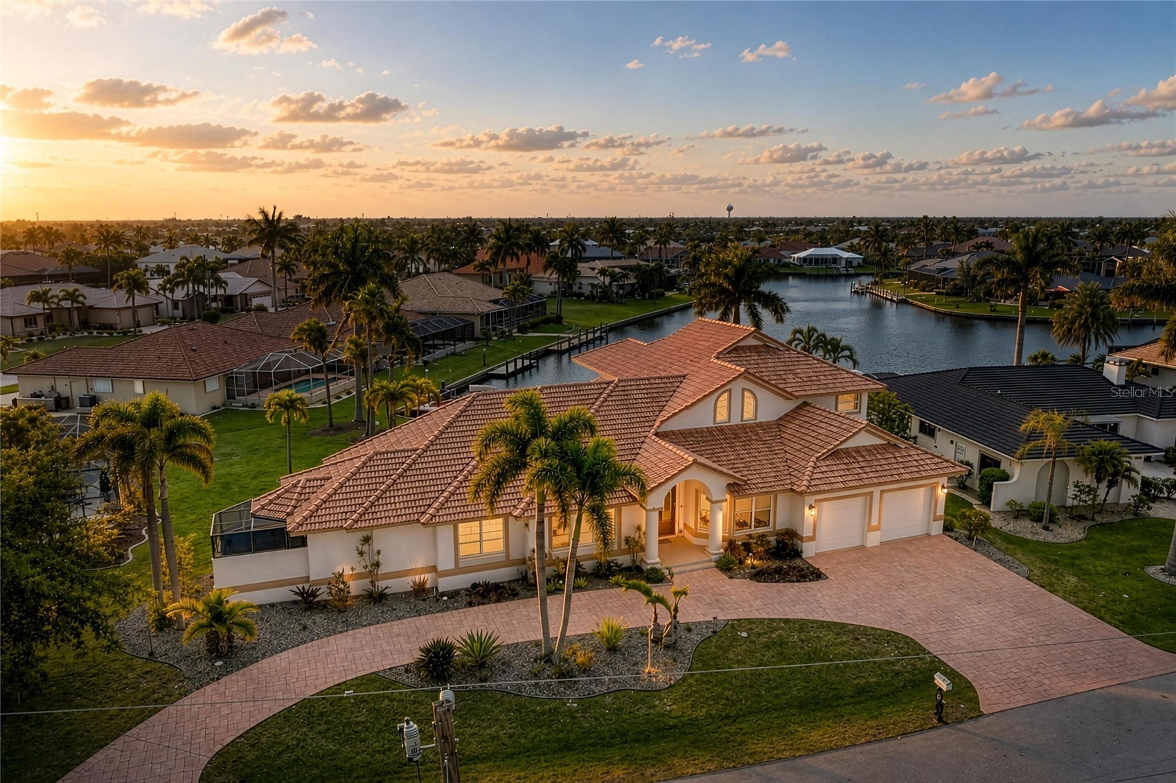 524 LA CARUNA COURT