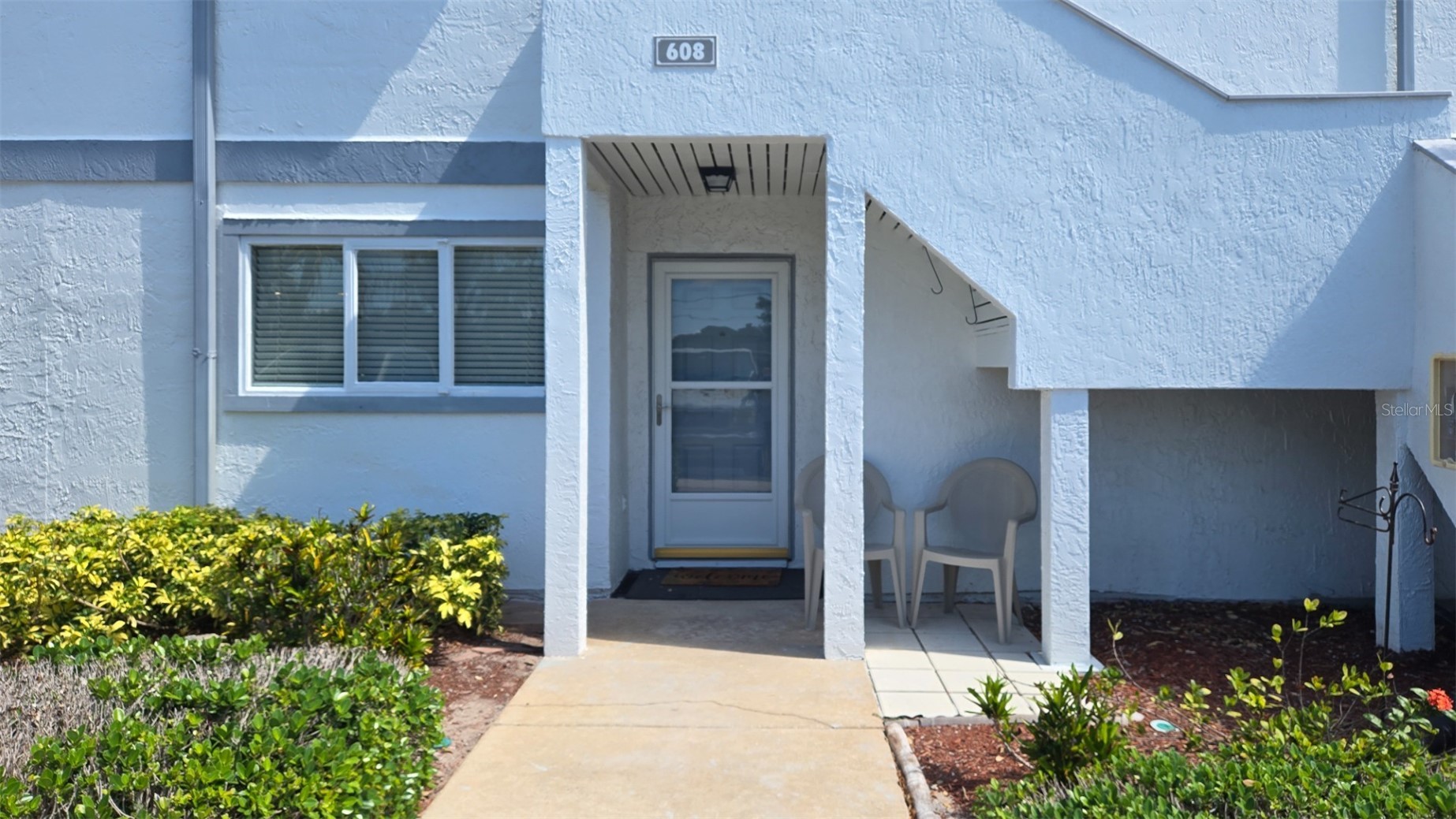 608 BEACH PARK LANE V257