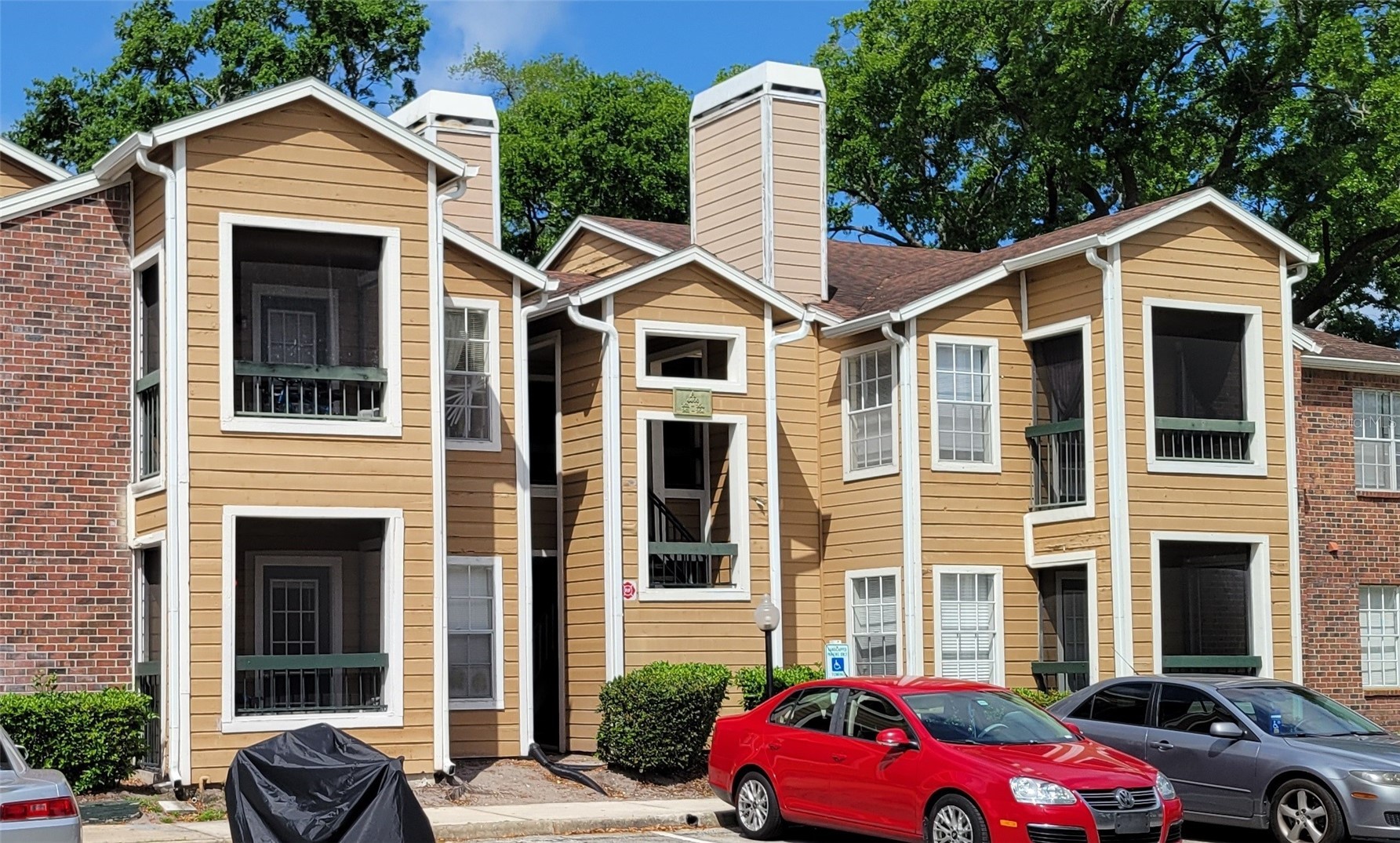 4400 THORNBRIAR LANE 201