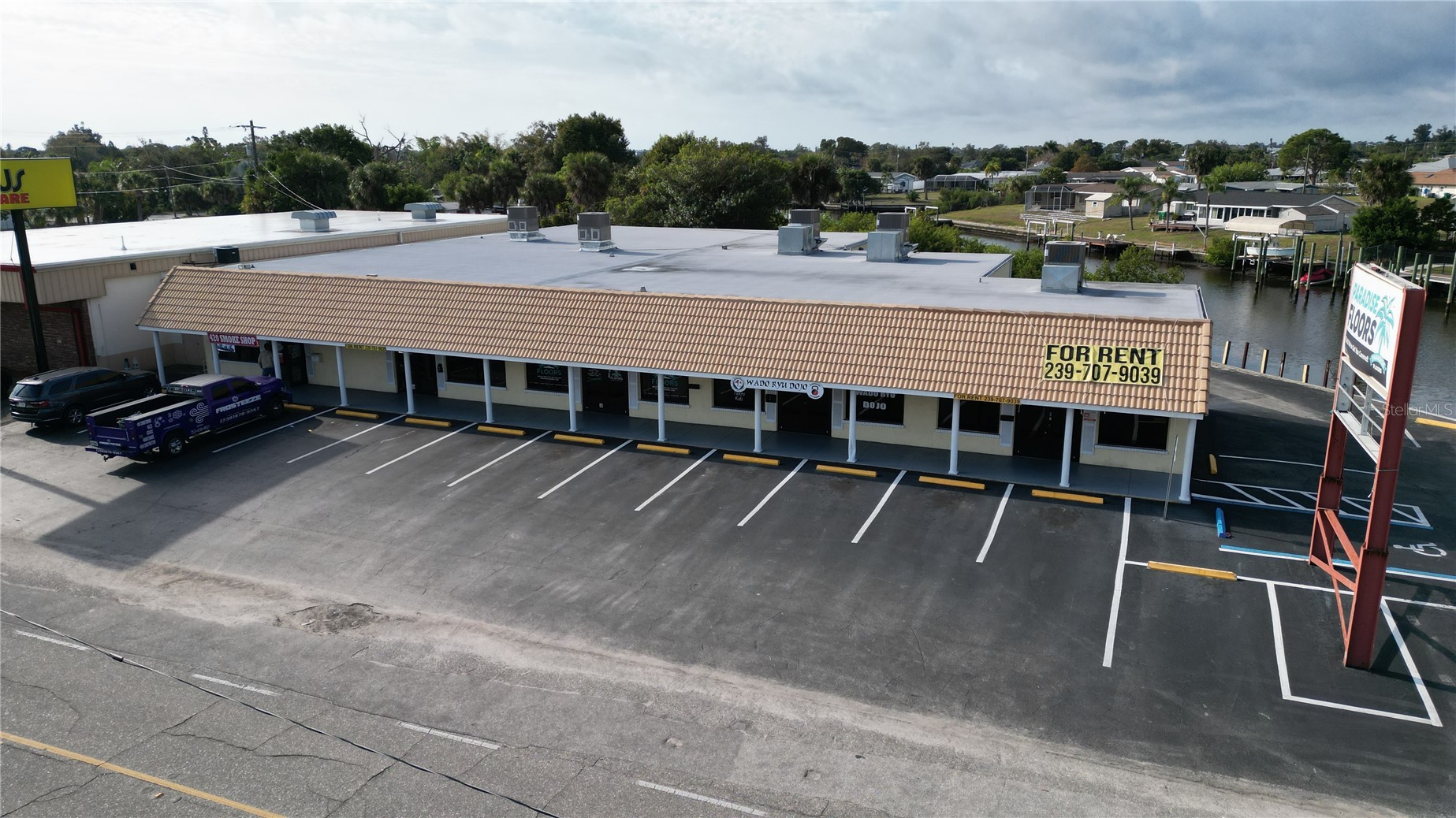 3527 TAMIAMI TRAIL E