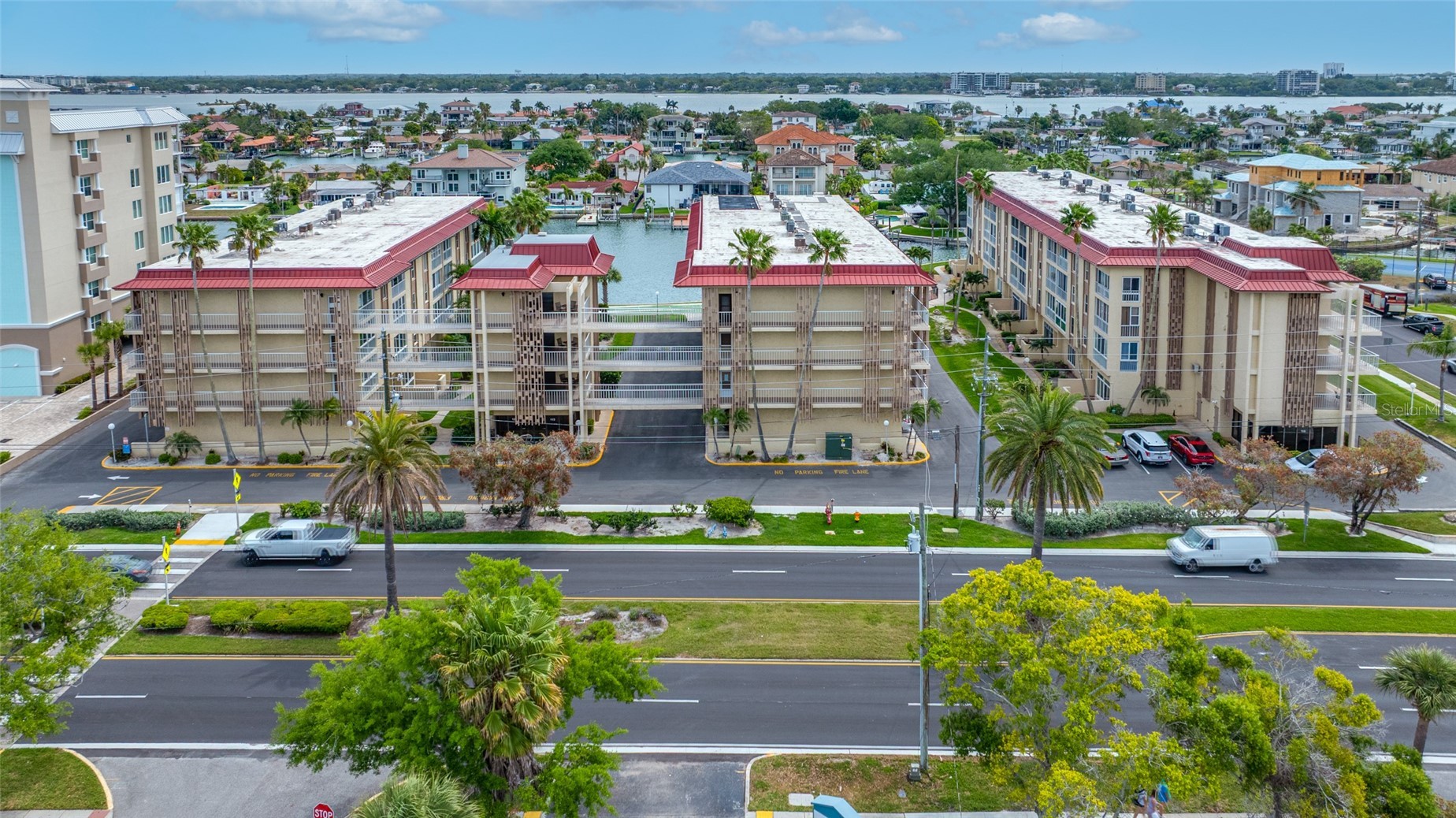 121 ISLAND WAY 323