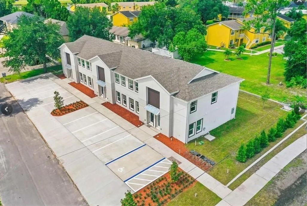 172 BOWIE LANE E