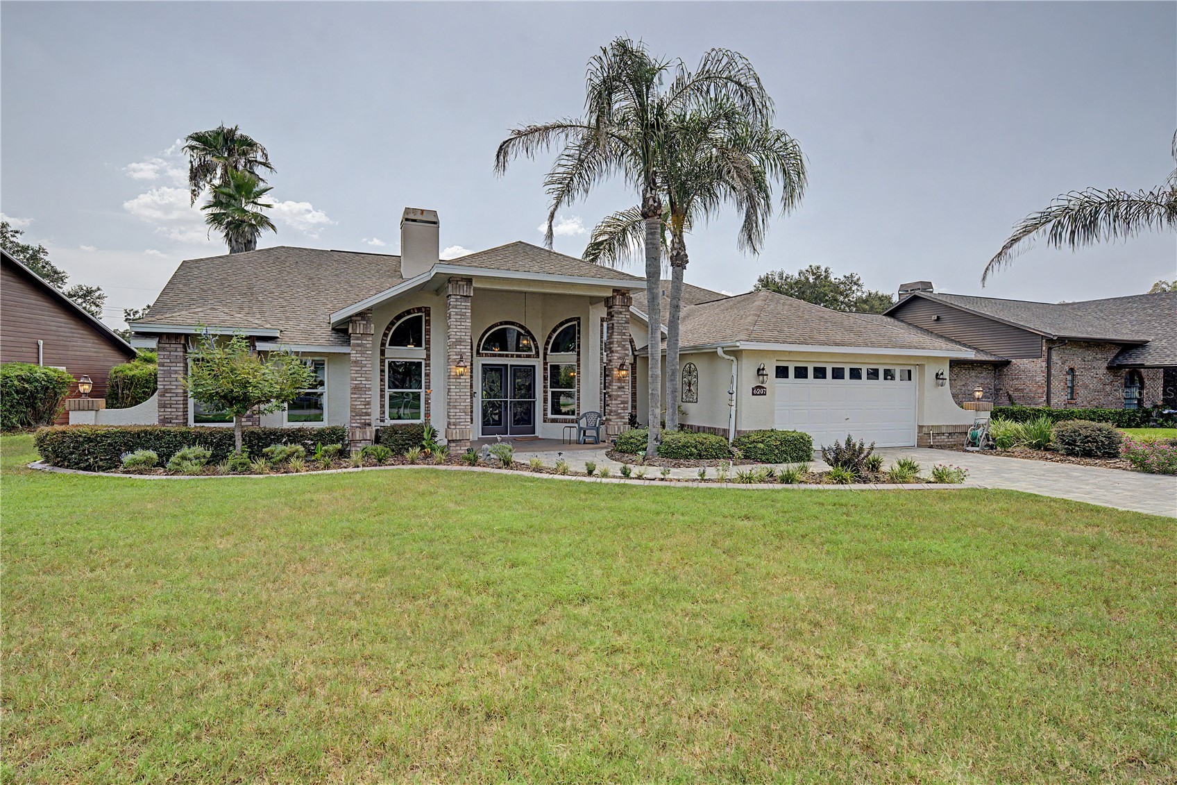 6207 HUNTINGTON DRIVE