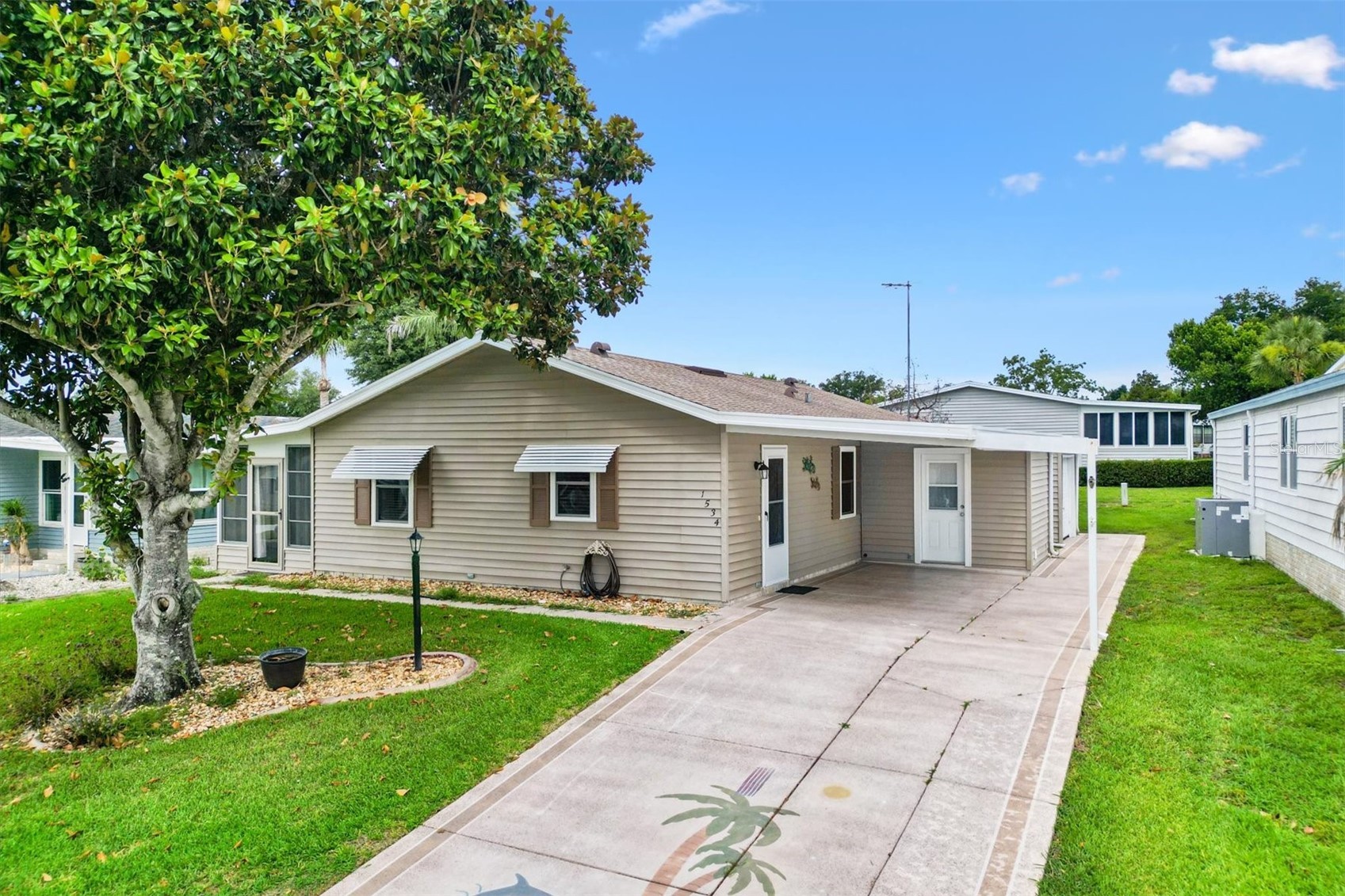 1534 HILLCREST DRIVE