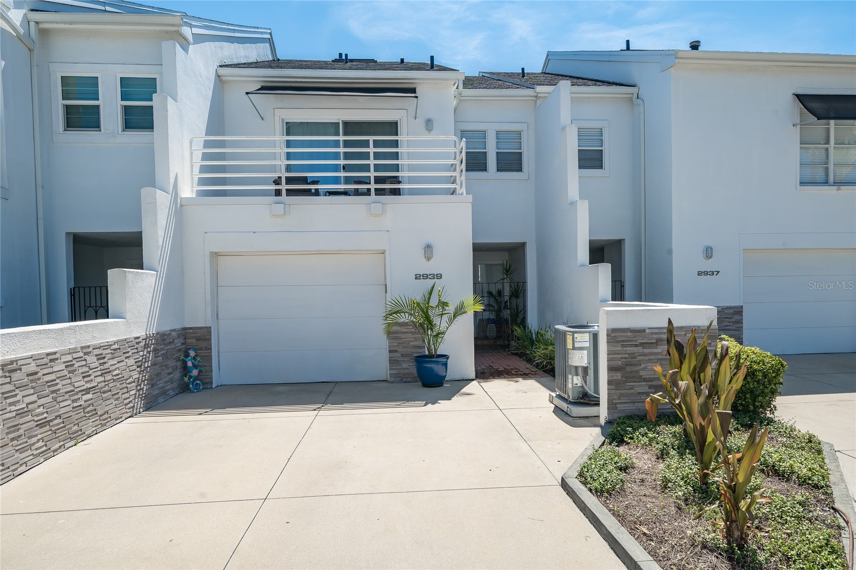 2939 W KNIGHTS AVENUE