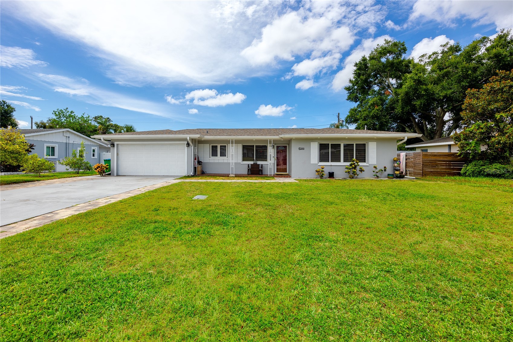 1833 HUNT LANE
