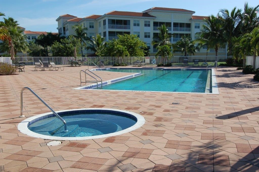 255 W END DRIVE 4302