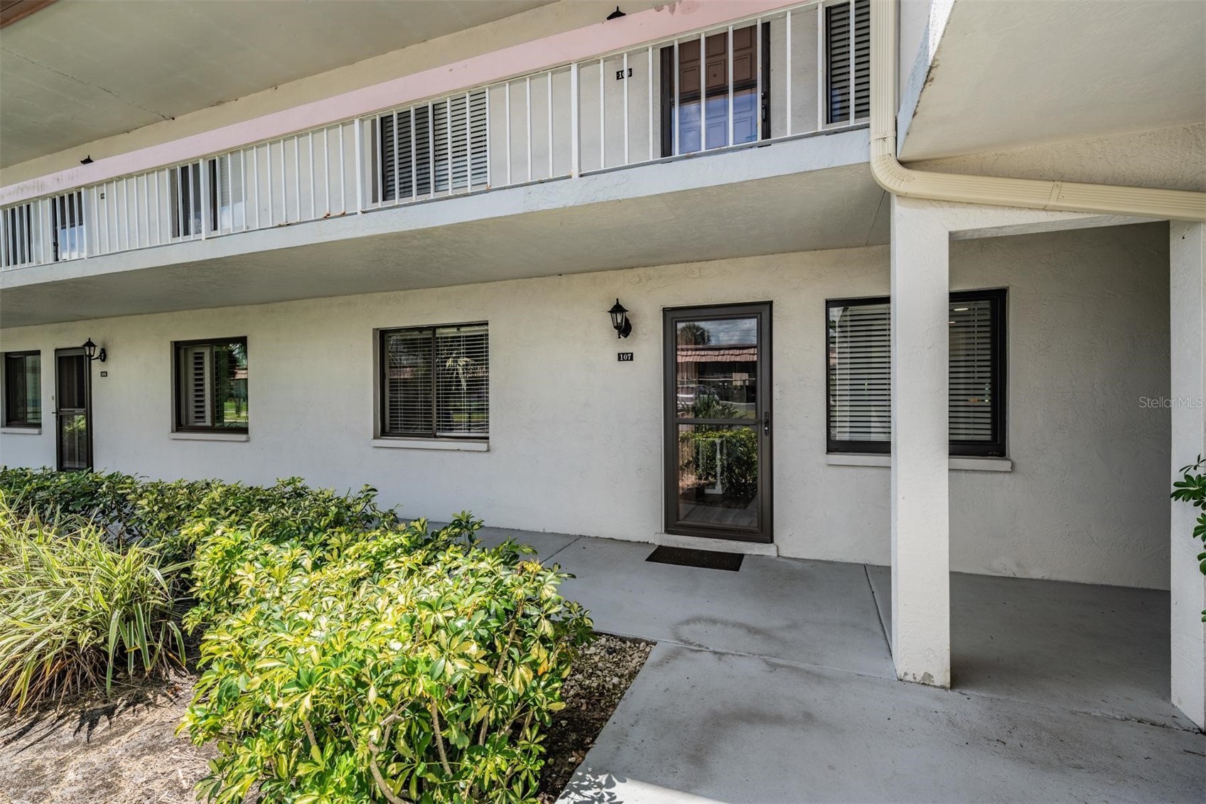 107 LAKEVIEW PLACE 7