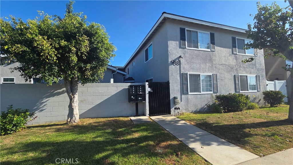 988 El Camino Drive 203