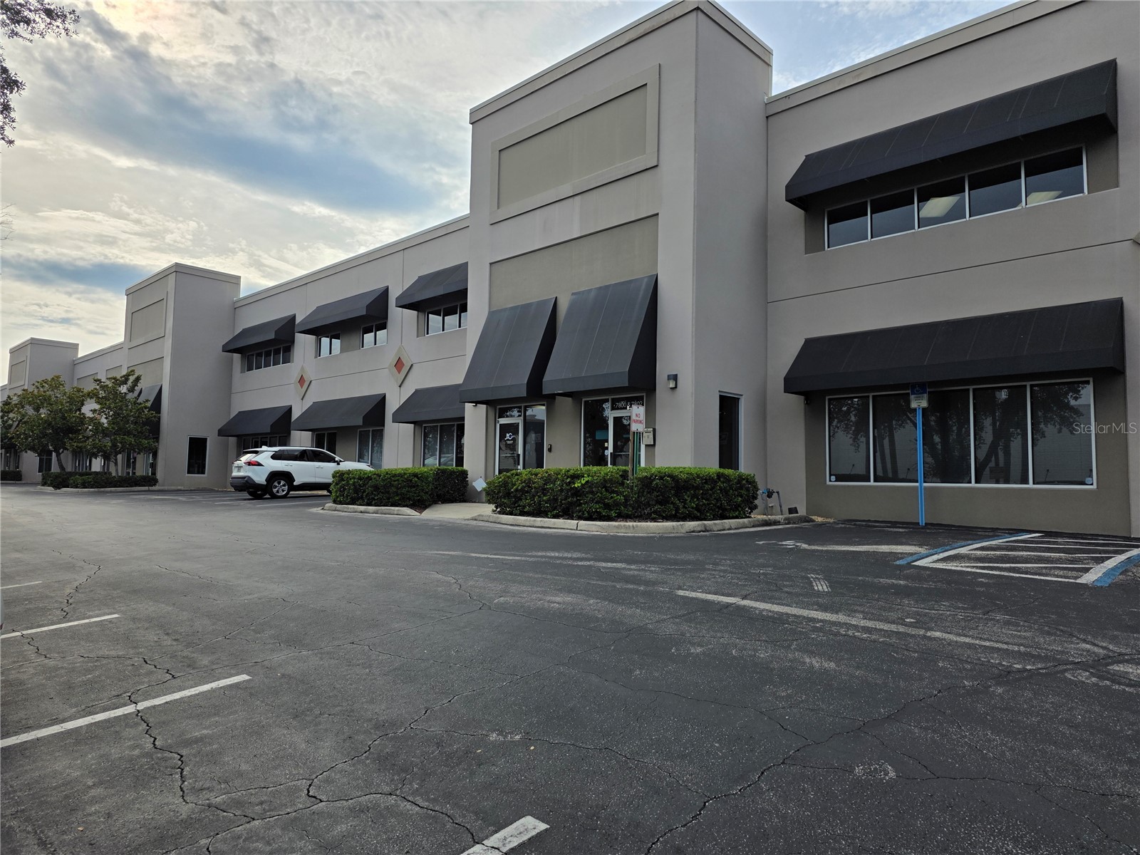 7802 KINGSPOINTE PARKWAY 202