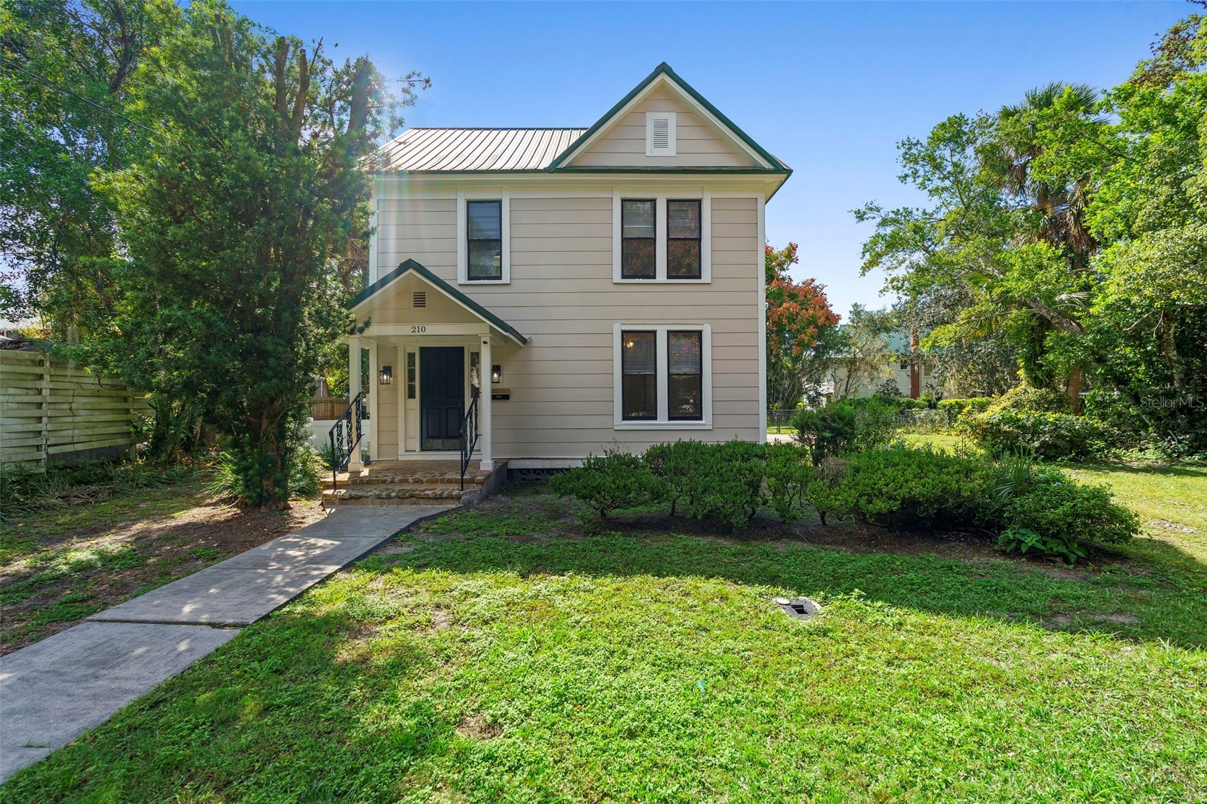 210 W UNIVERSITY AVENUE