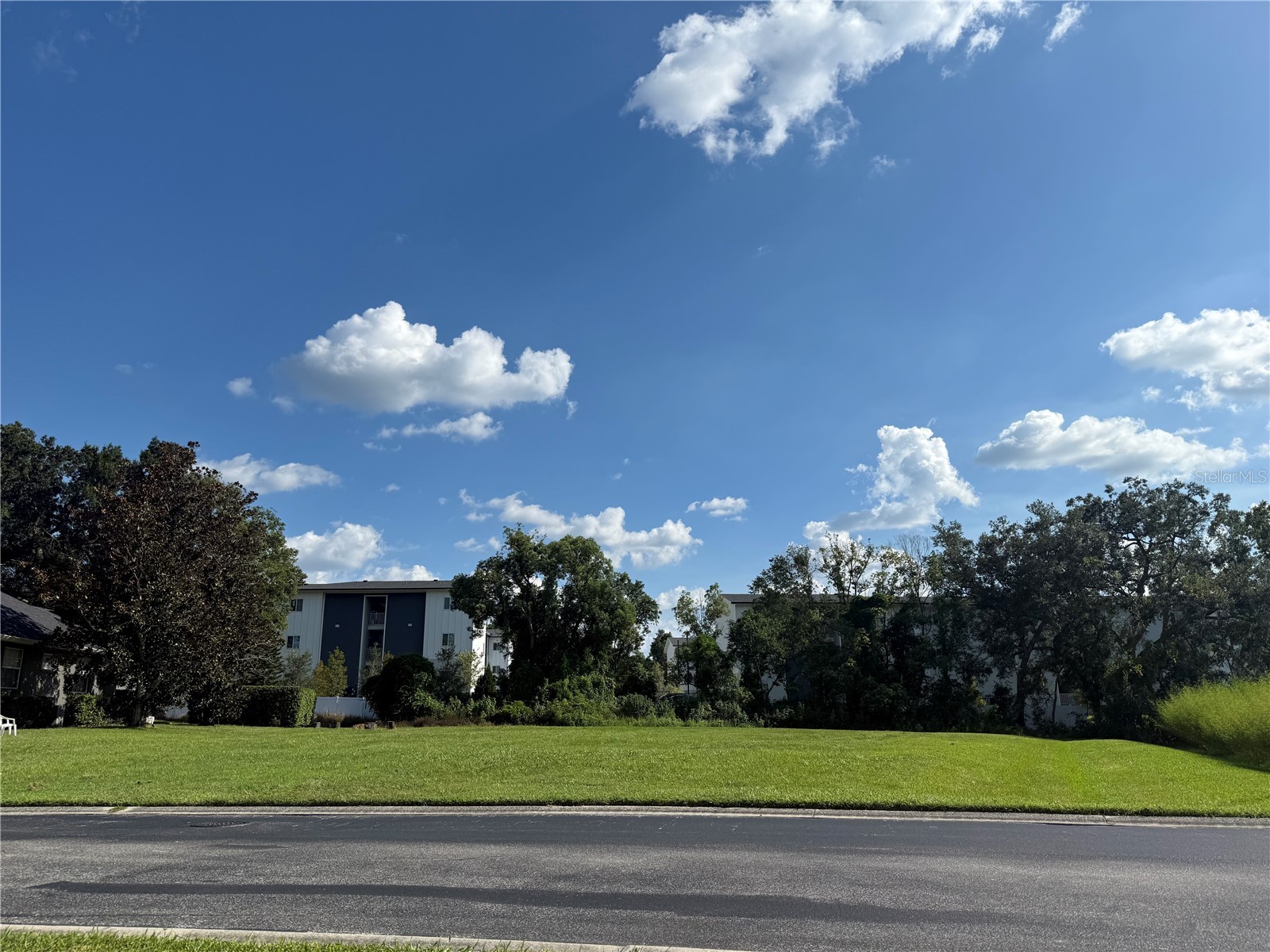 ISLAND SHORES LANE