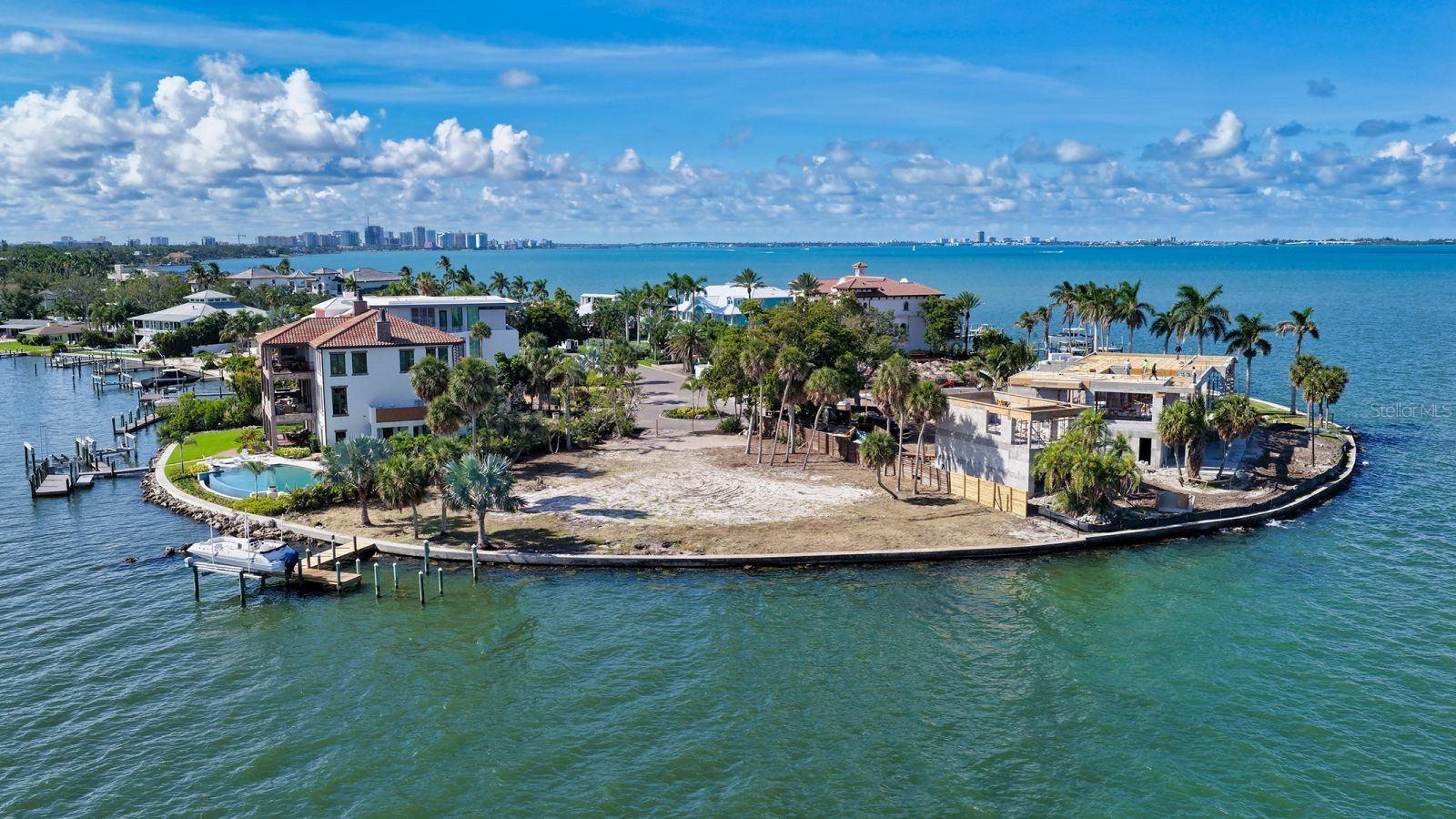 305 S SHORE DRIVE S
