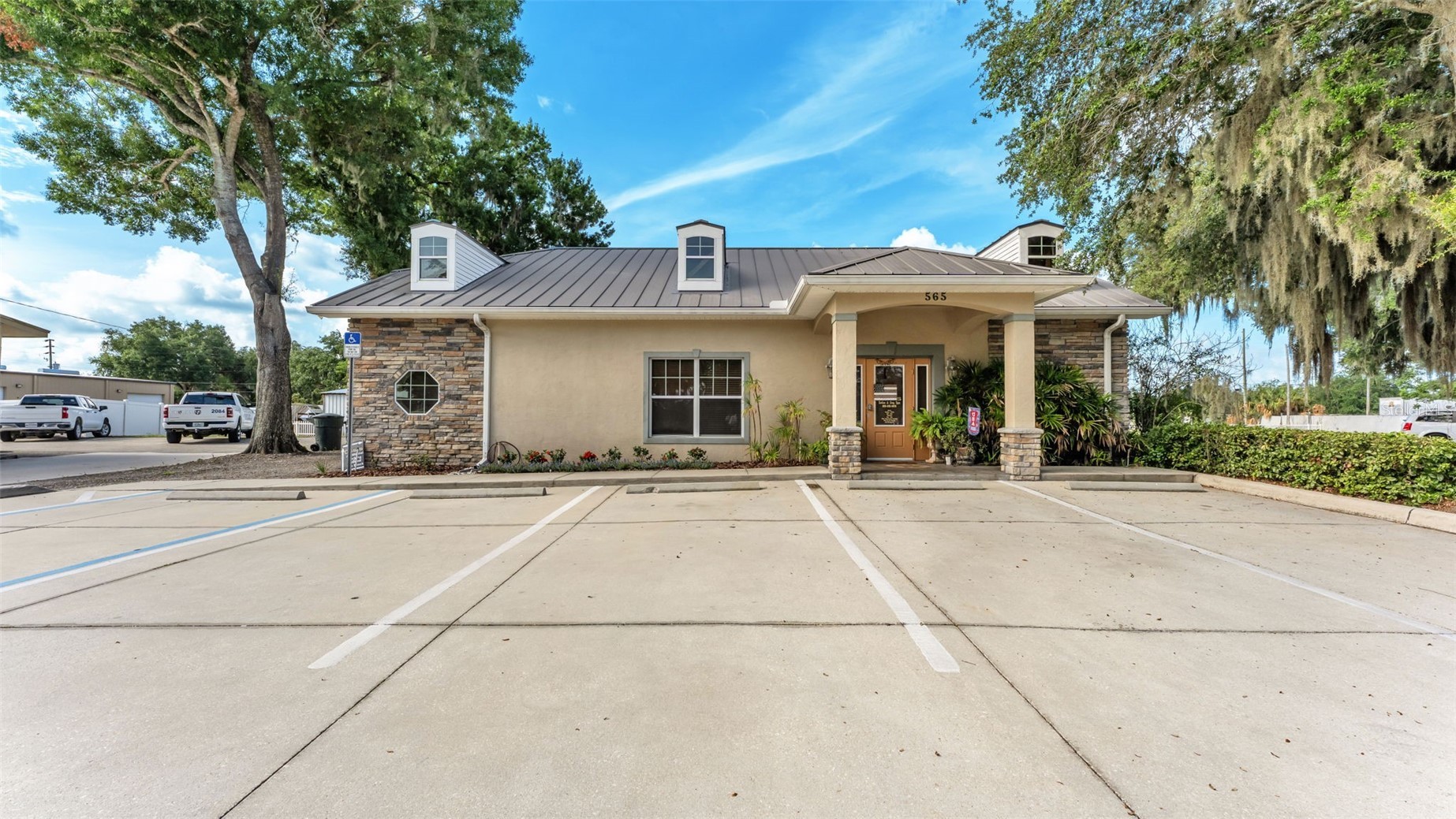 565 W MAIN STREET