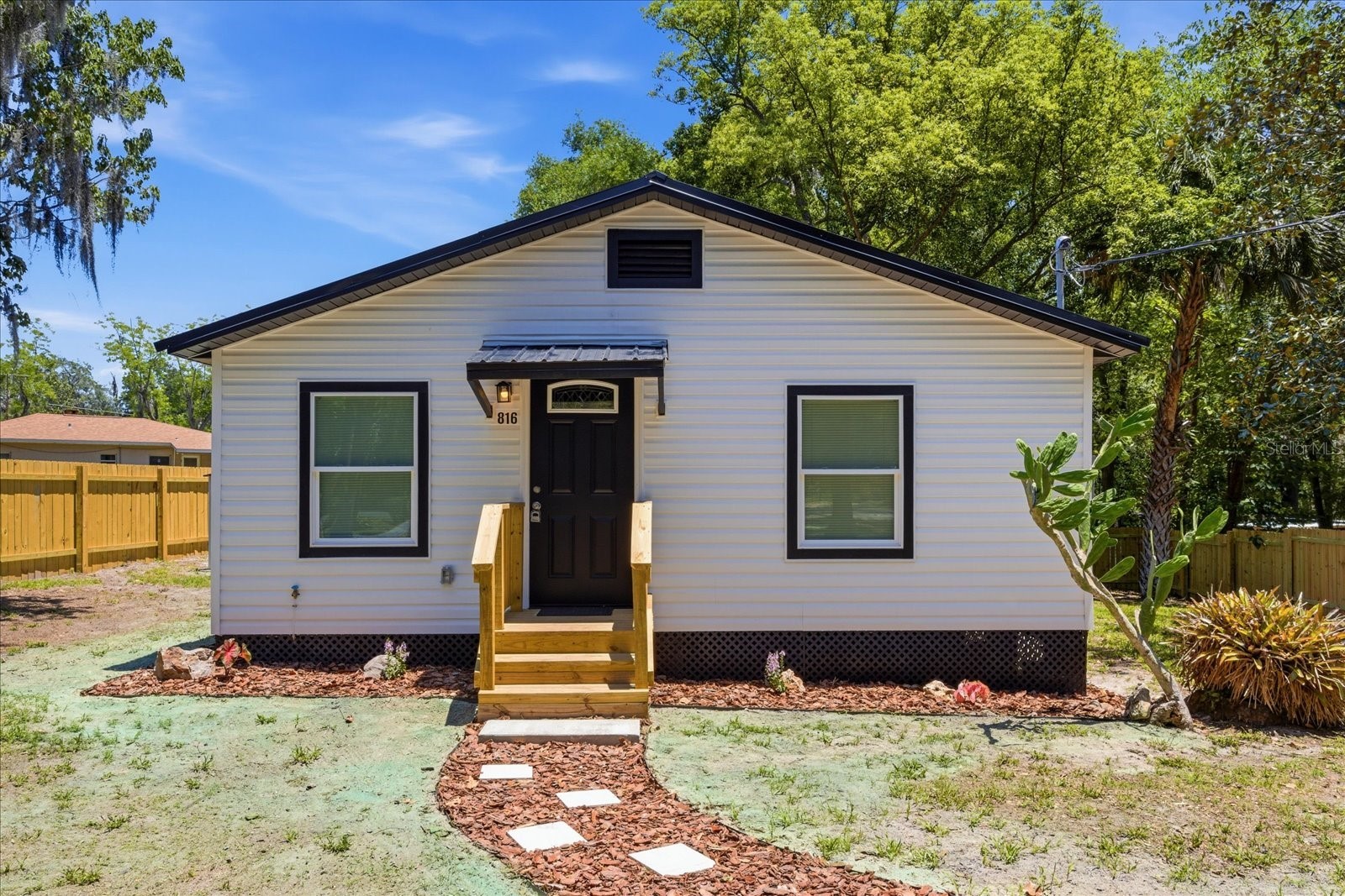 816 WOODLAND AVENUE