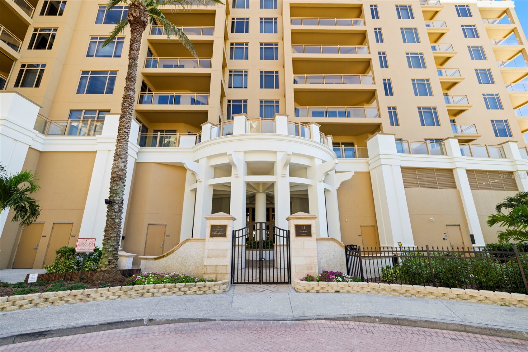 11 BAYMONT STREET 909