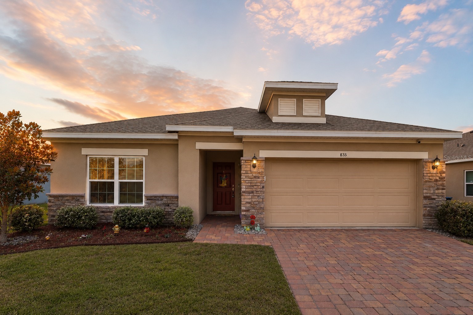 833 AVENAL LANE