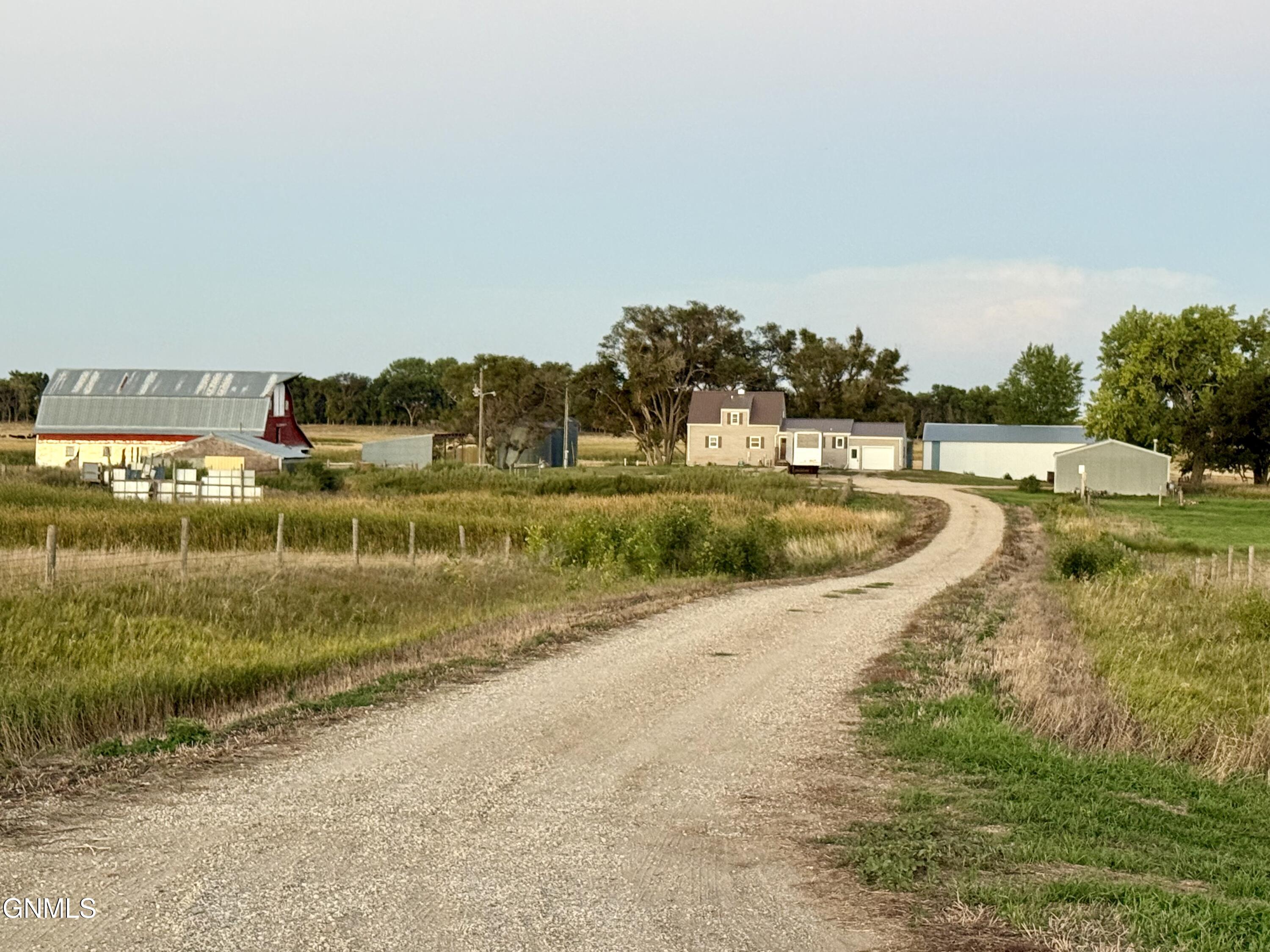 8348 112th Avenue SE, Oakes, ND 58474