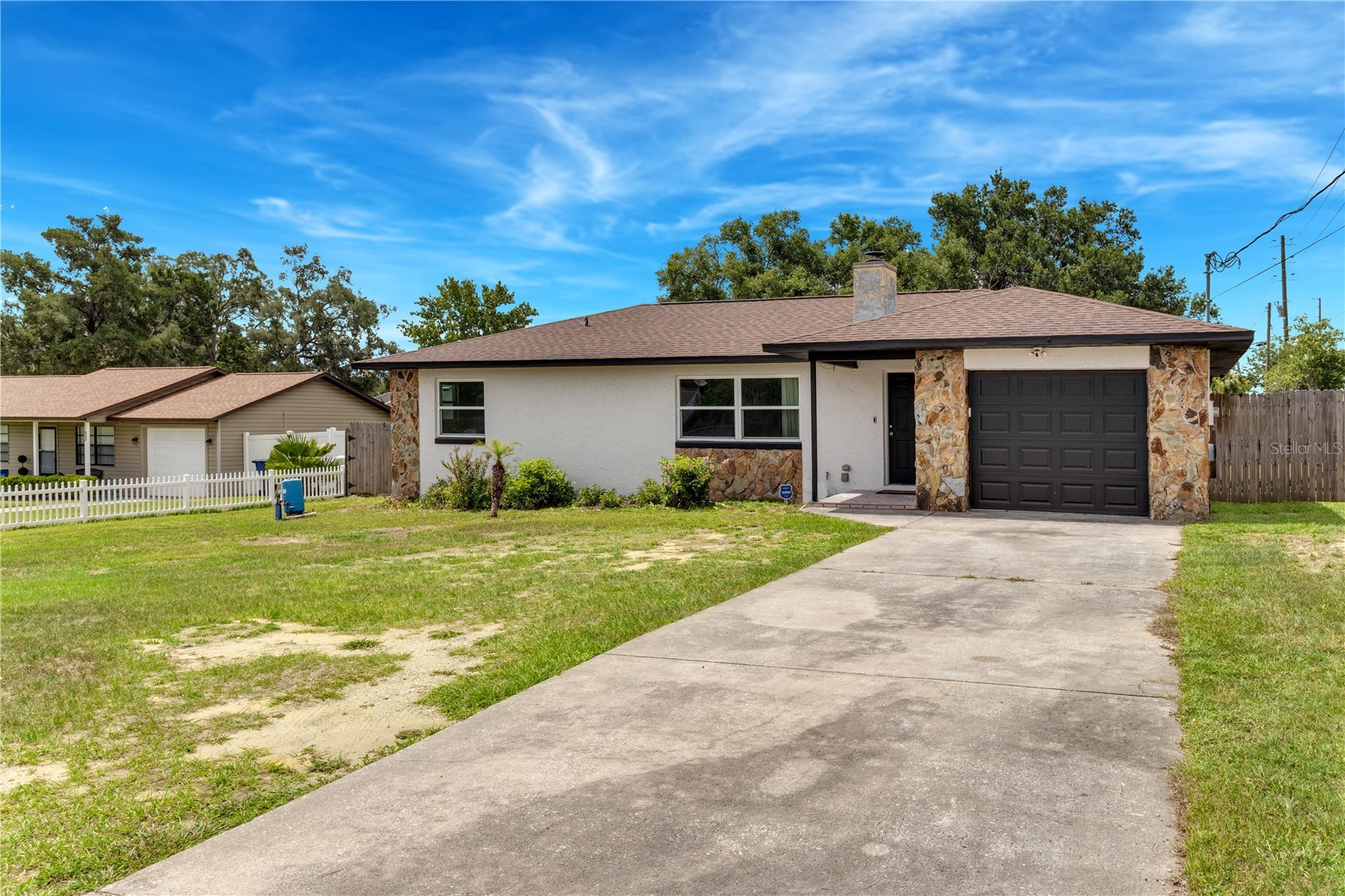712 OAK LANE