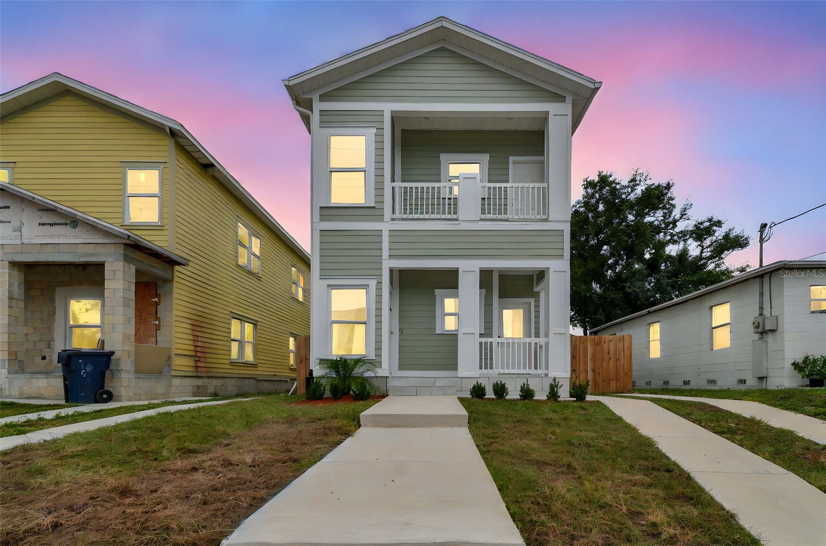 2313 E COLUMBUS DRIVE