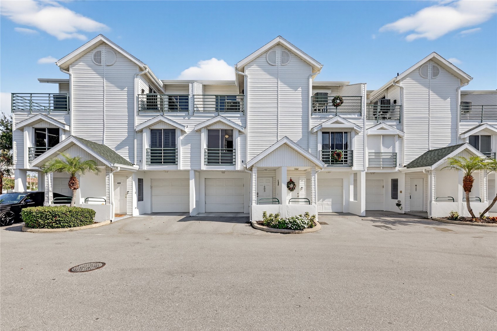 320 ISLAND WAY 603