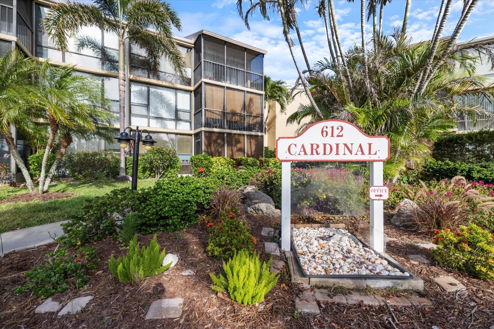 612 BIRD BAY DRIVE S 112CAR
