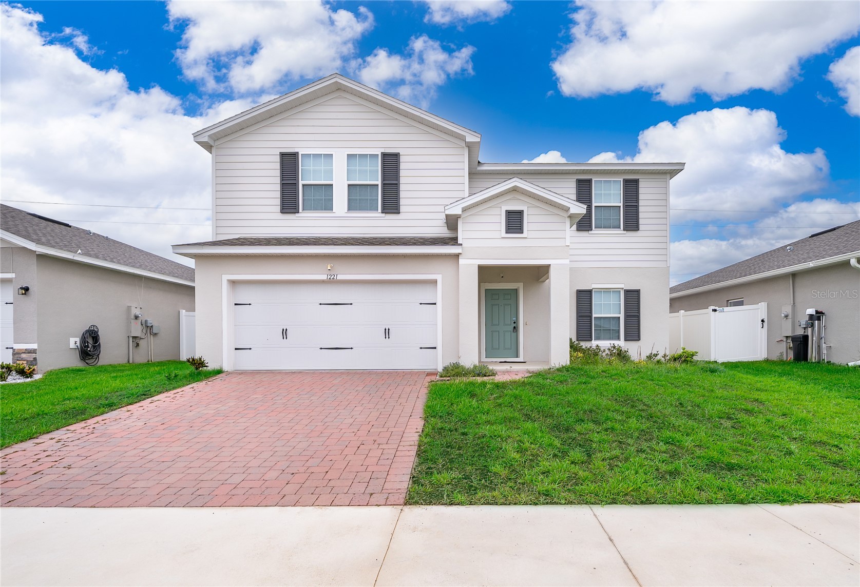 1221 LEXINGTON LANE