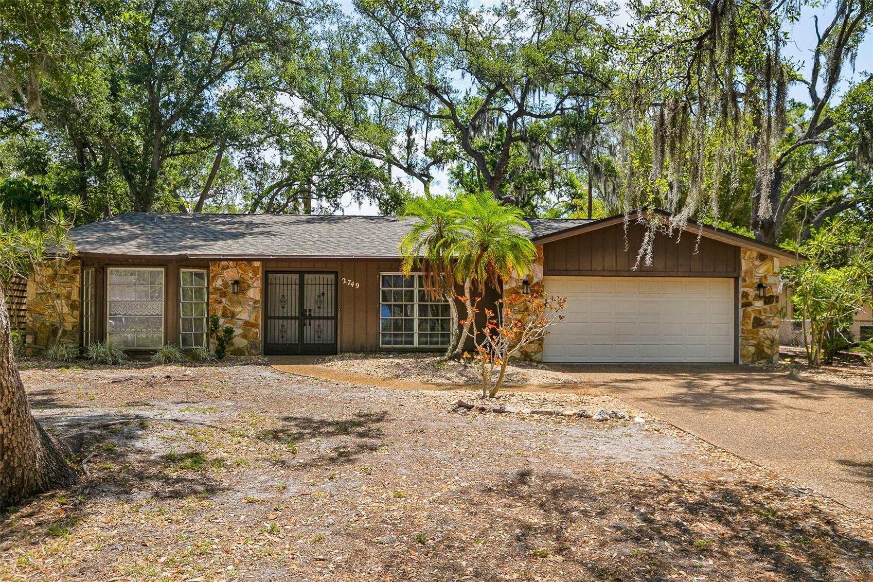 2749 GREENDALE DRIVE